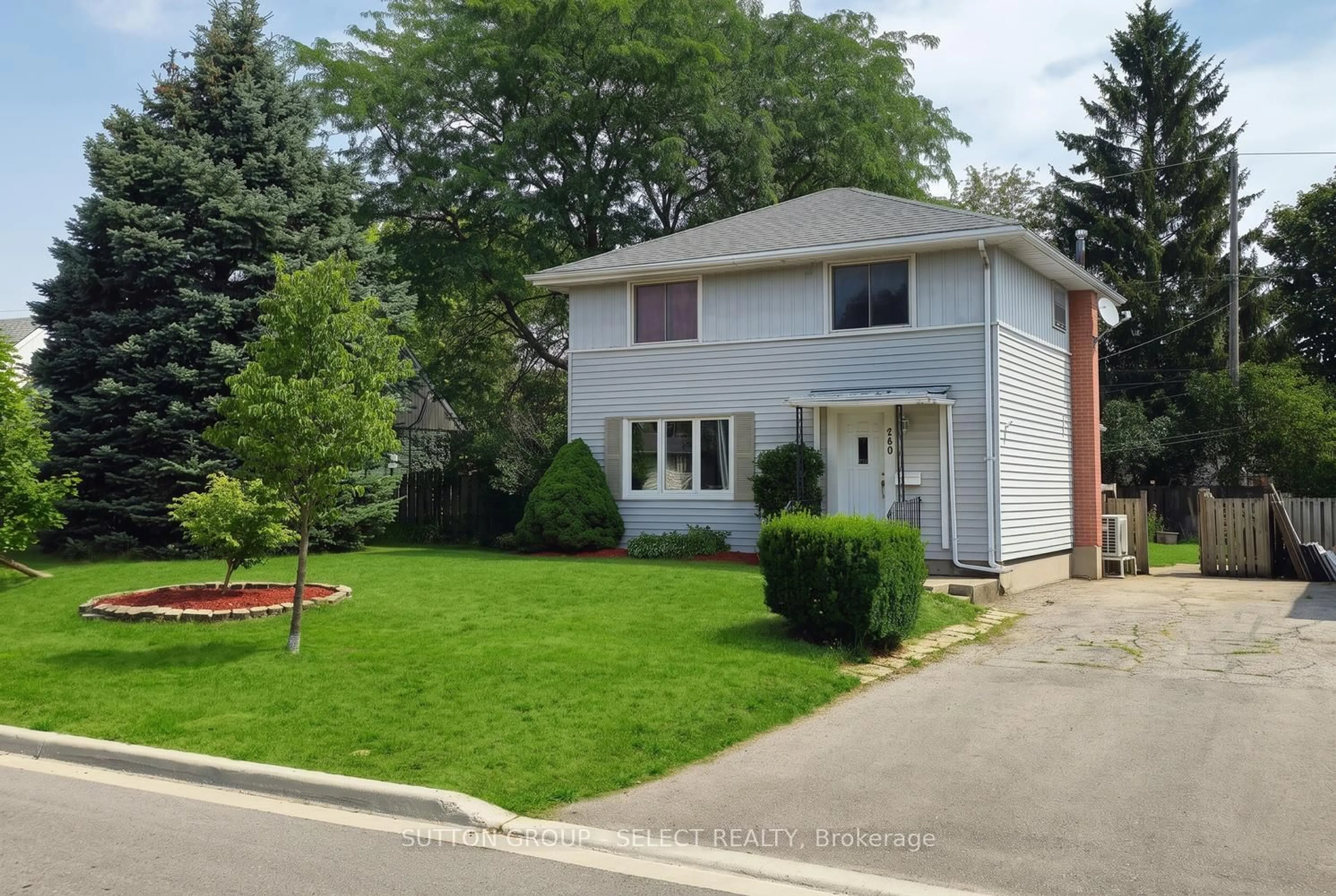 Home with vinyl exterior material, street for 200 Rhine Ave, London East Ontario N5Y 1C6
