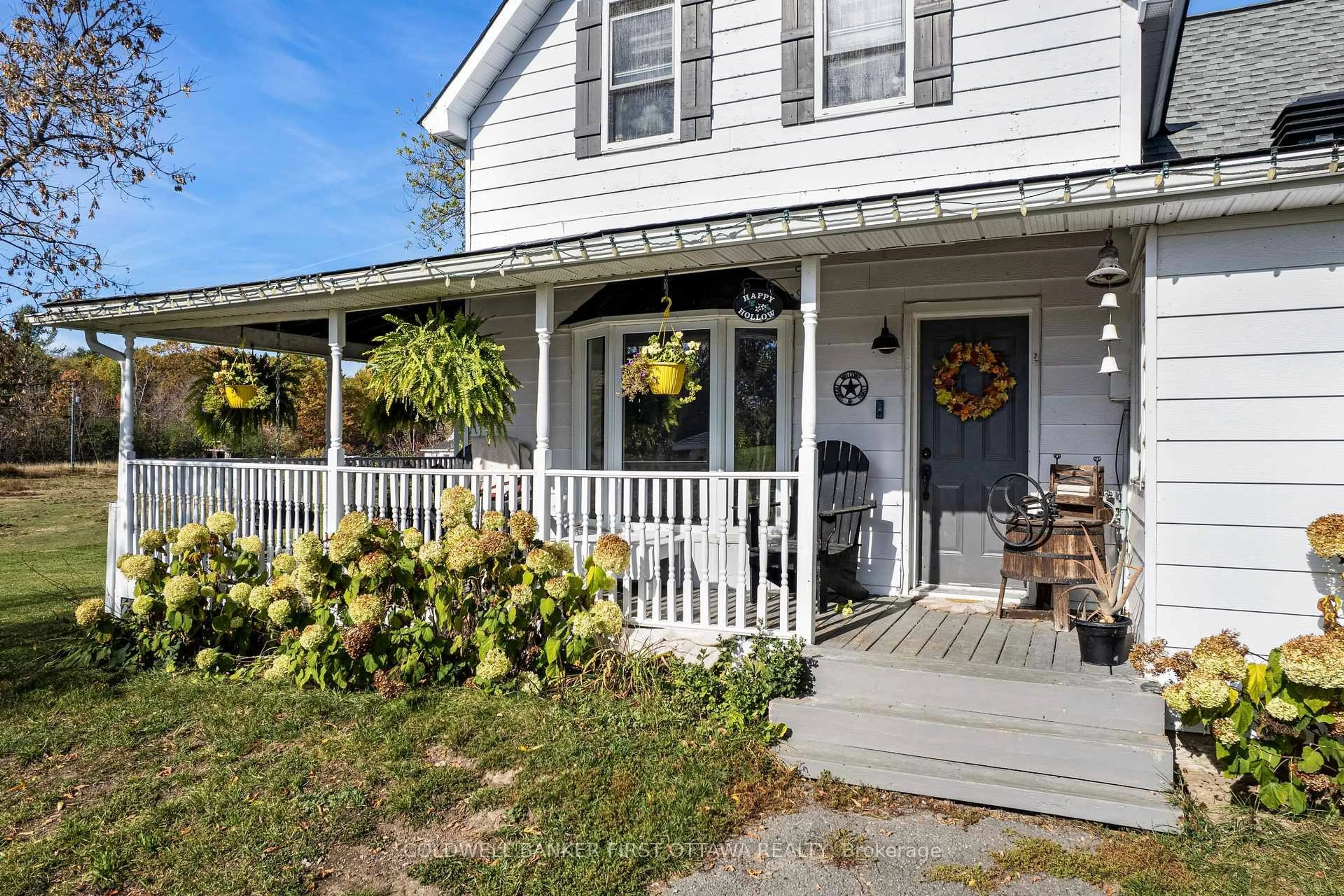 Patio, street for 3968 Diamondview Rd, Kinburn Ontario K0A 2H0