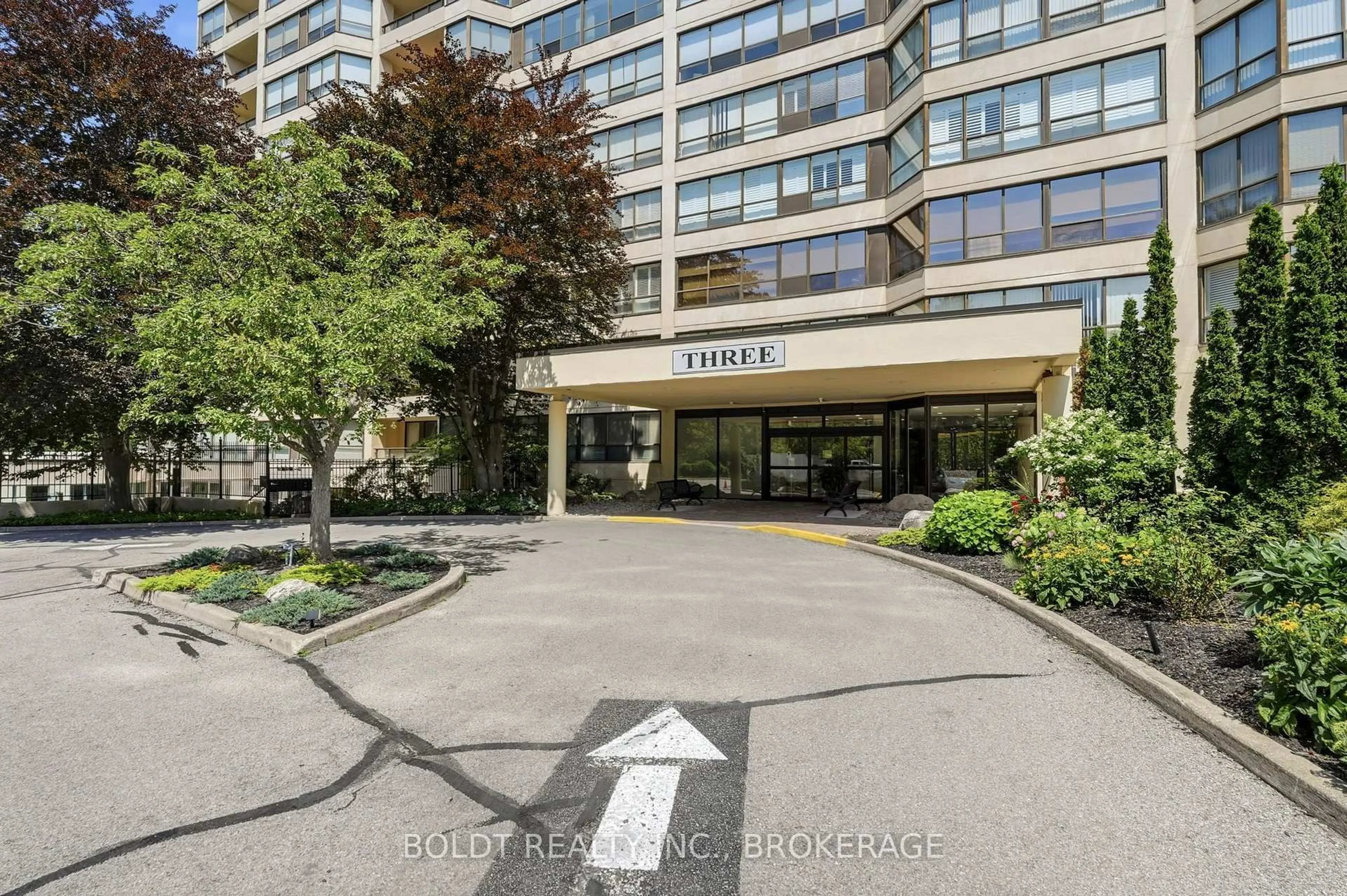 Indoor foyer for 3 Towering Heights Blvd #702, St. Catharines Ontario L2T 4A4