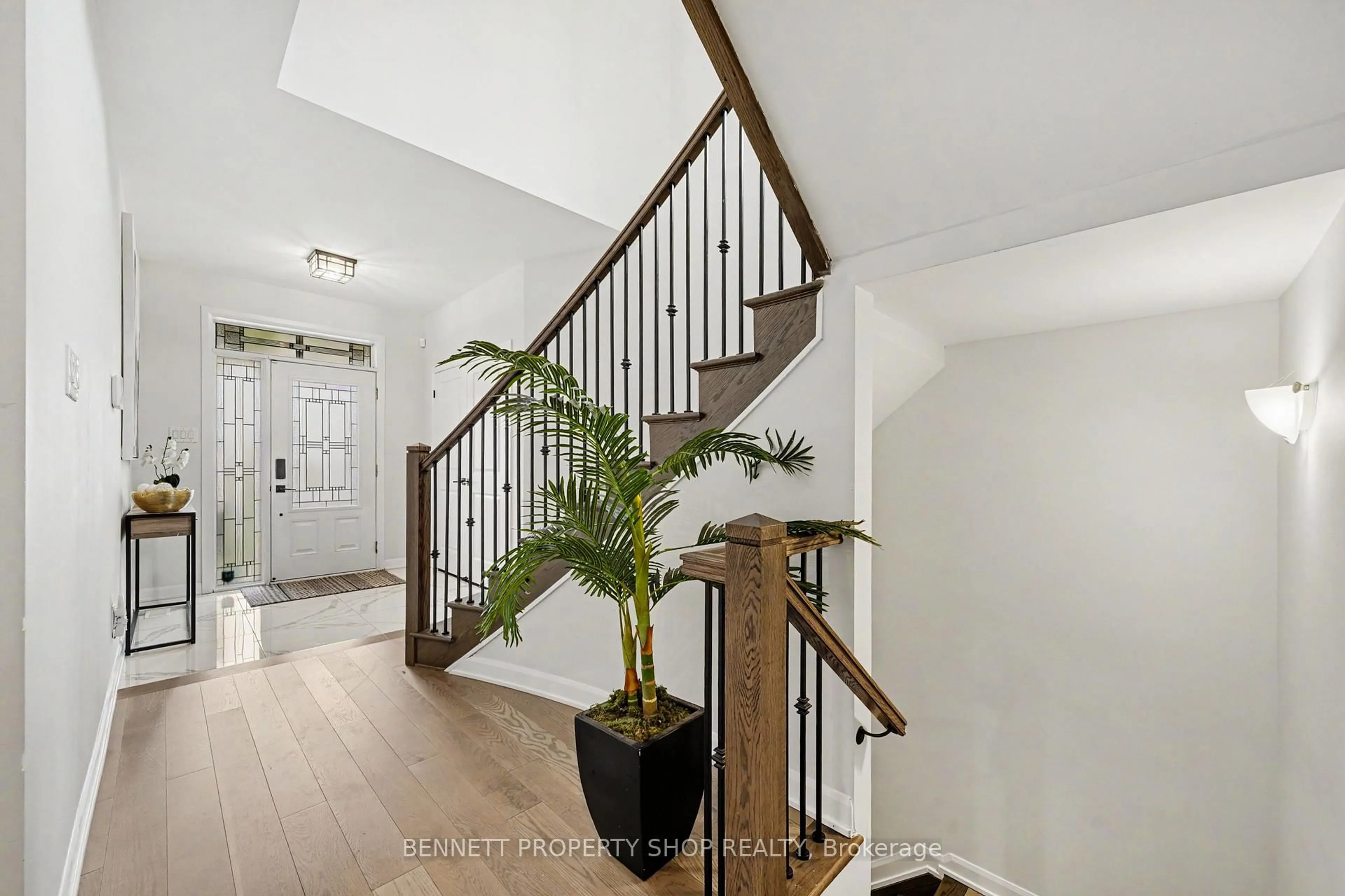Indoor entryway for 95 Russet Terr, Ottawa Ontario K2J 6E8