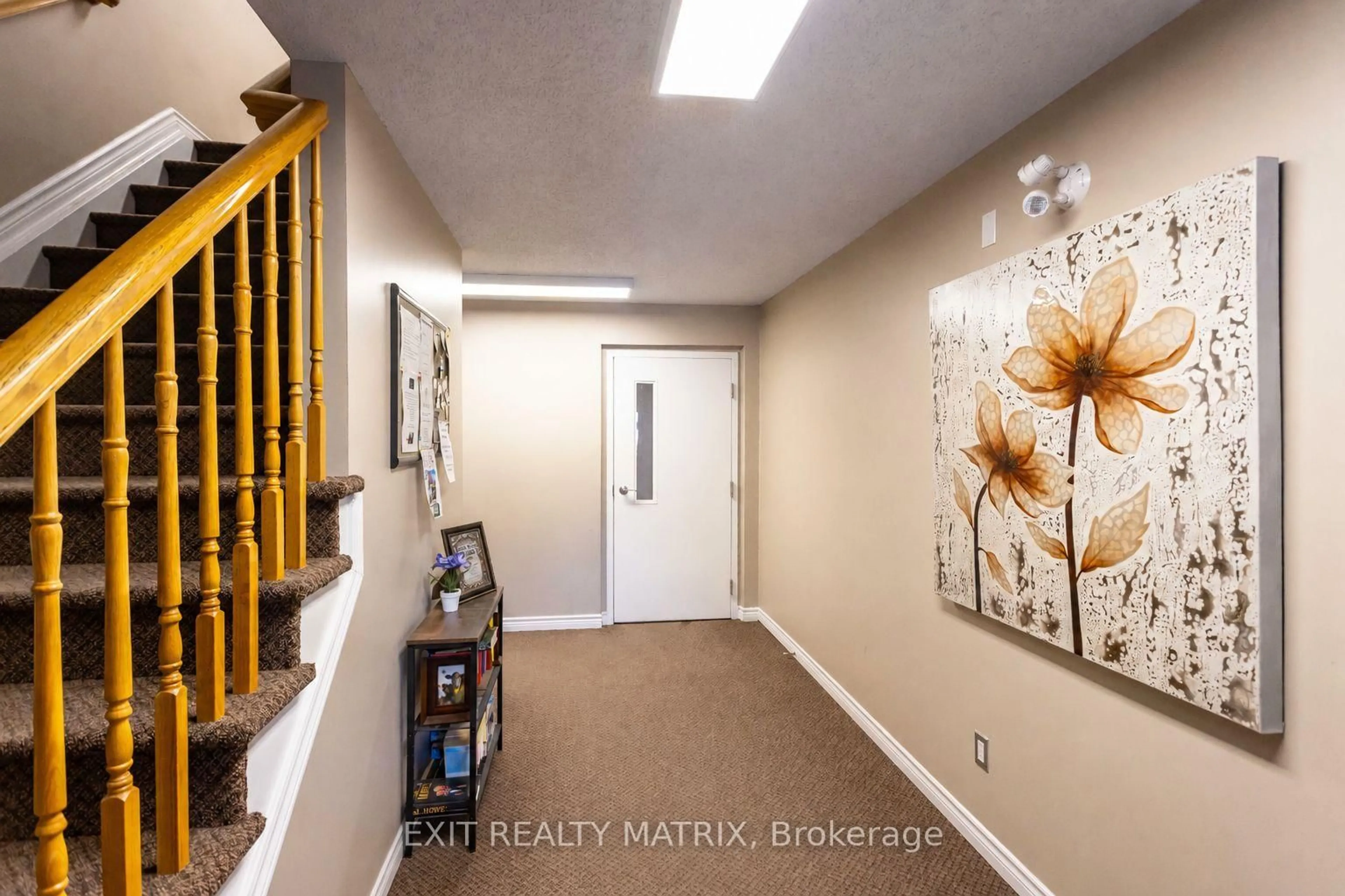 Indoor entryway for 2 Warner St #104, Russell Ontario K4R 0B4