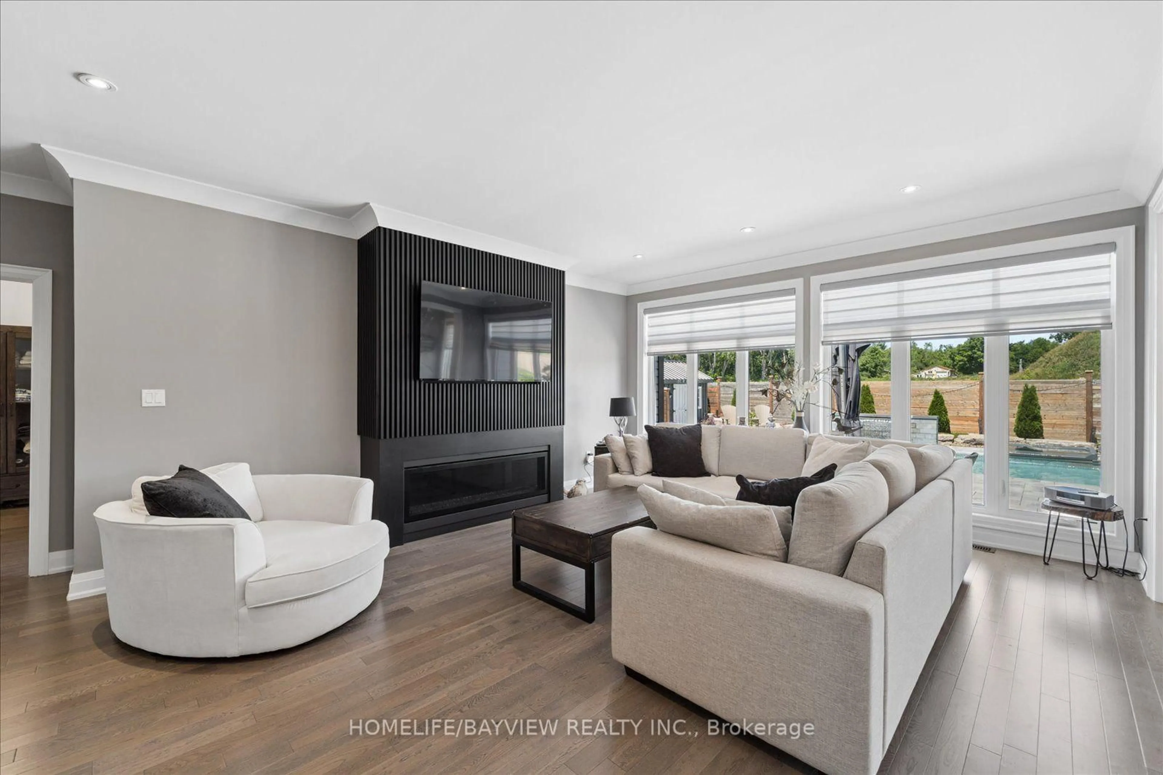 Living room with furniture, unknown for 19 Sedona Crt, Kawartha Lakes Ontario K0M 1A0