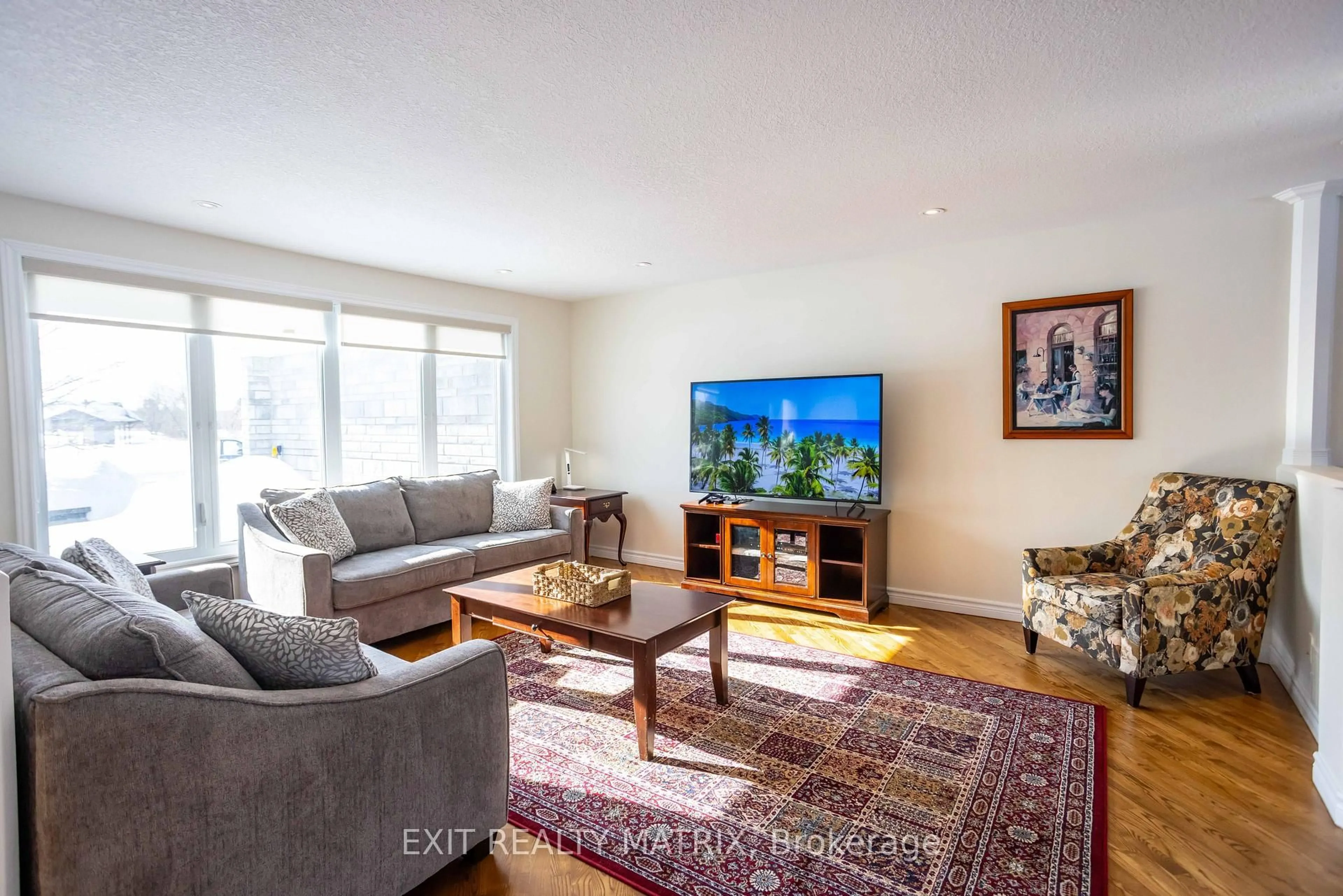 Living room with furniture, unknown for 2127 Kingsley St, Clarence-Rockland Ontario K0A 1E0