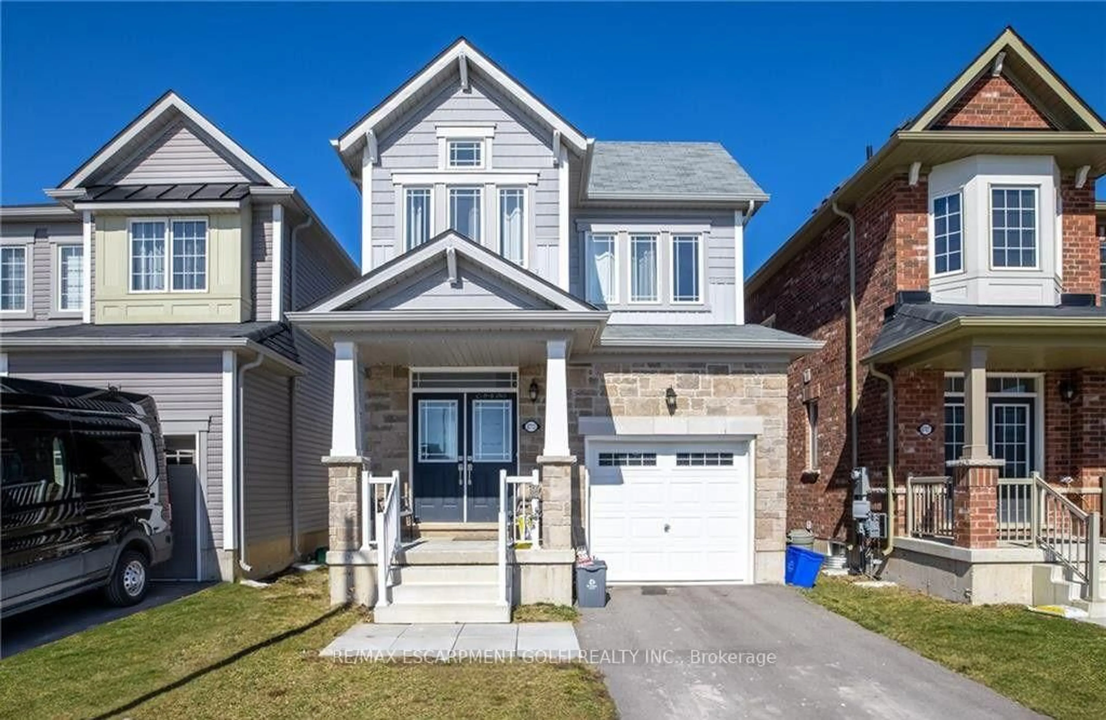 Home with brick exterior material, street for 8713 SOURGUM Ave, Niagara Falls Ontario L8P 2J5