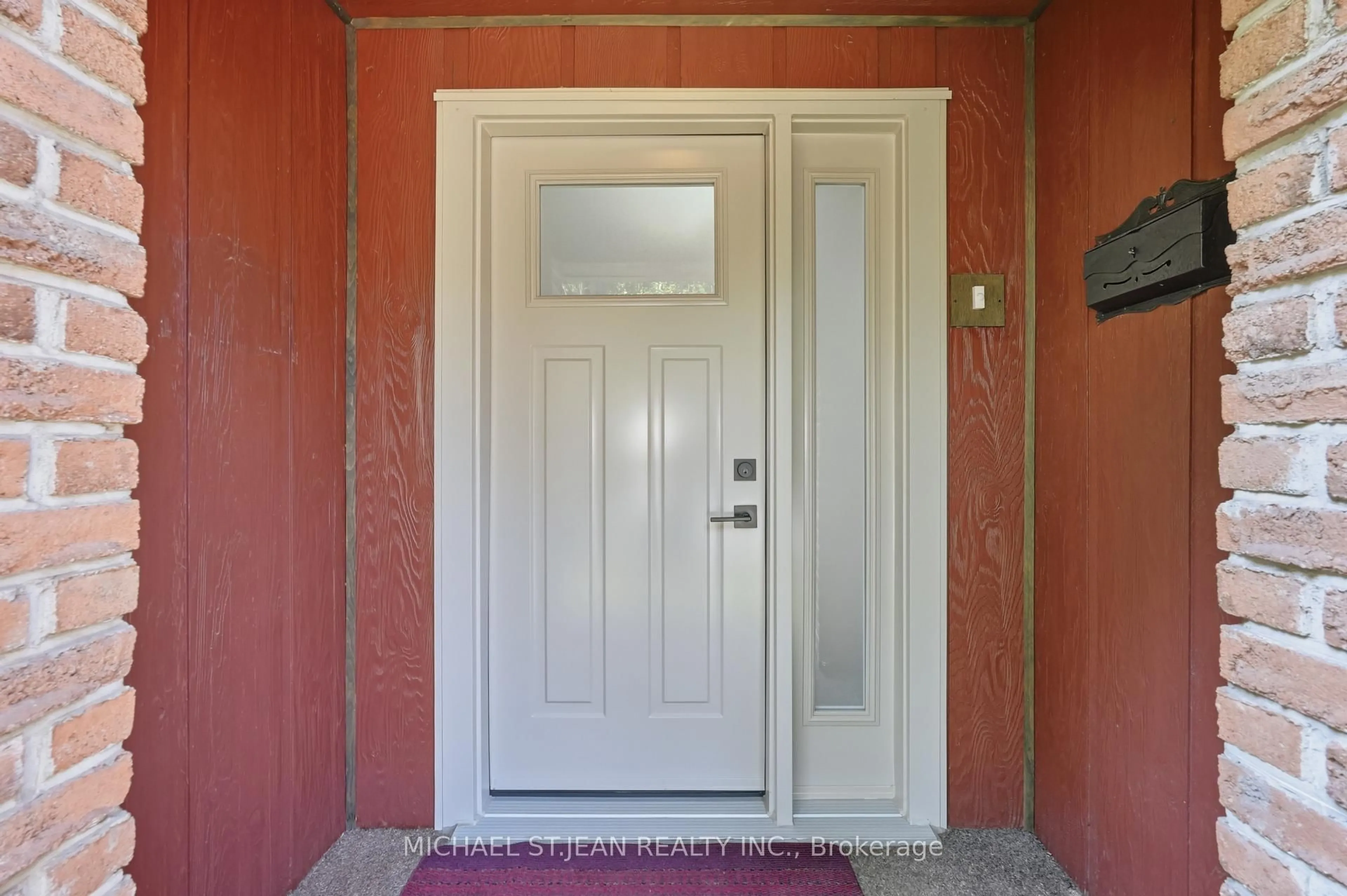 Indoor entryway for 1967 Main St #35, Hamilton Ontario L8S 4P4