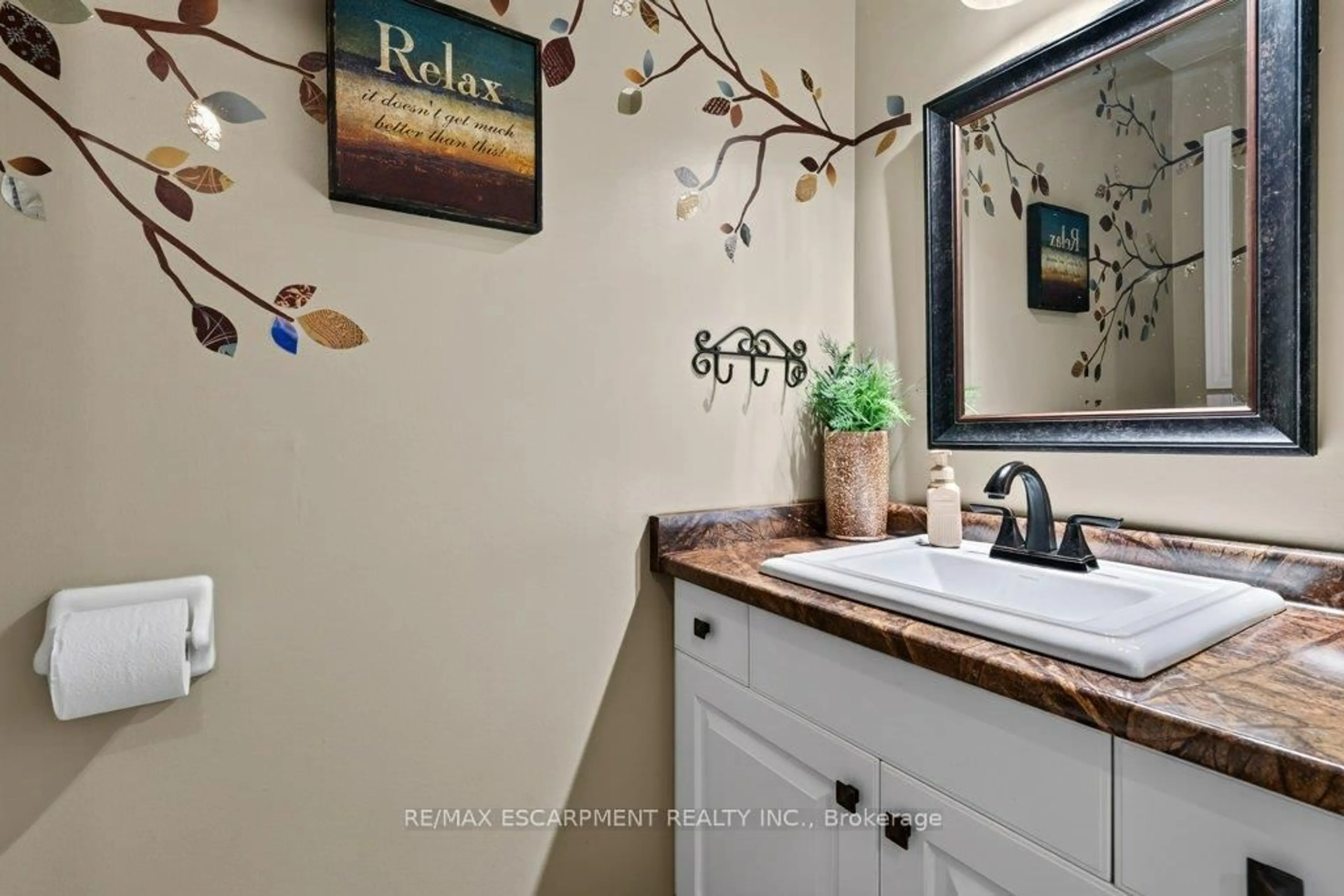 Contemporary bathroom, ceramic/tile floor for 55 Kerman Ave #55, Grimsby Ontario L3M 5G2