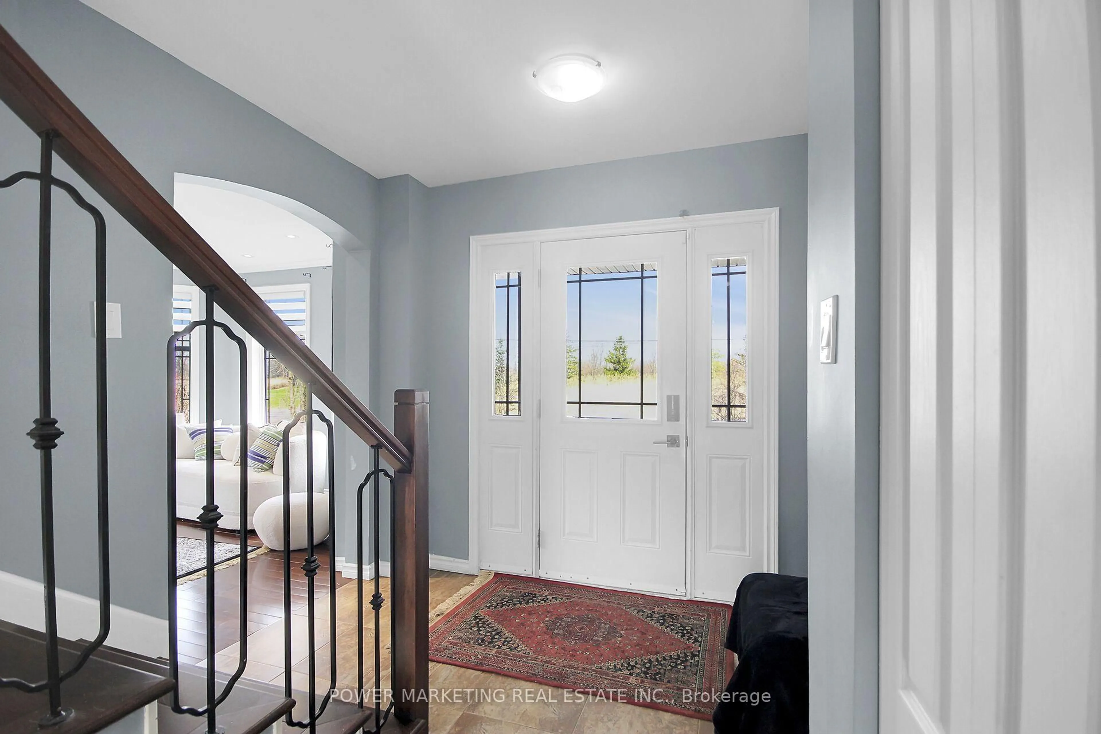Indoor entryway for 3770 LOUISEIZE Rd, Ottawa Ontario K1G 3N4