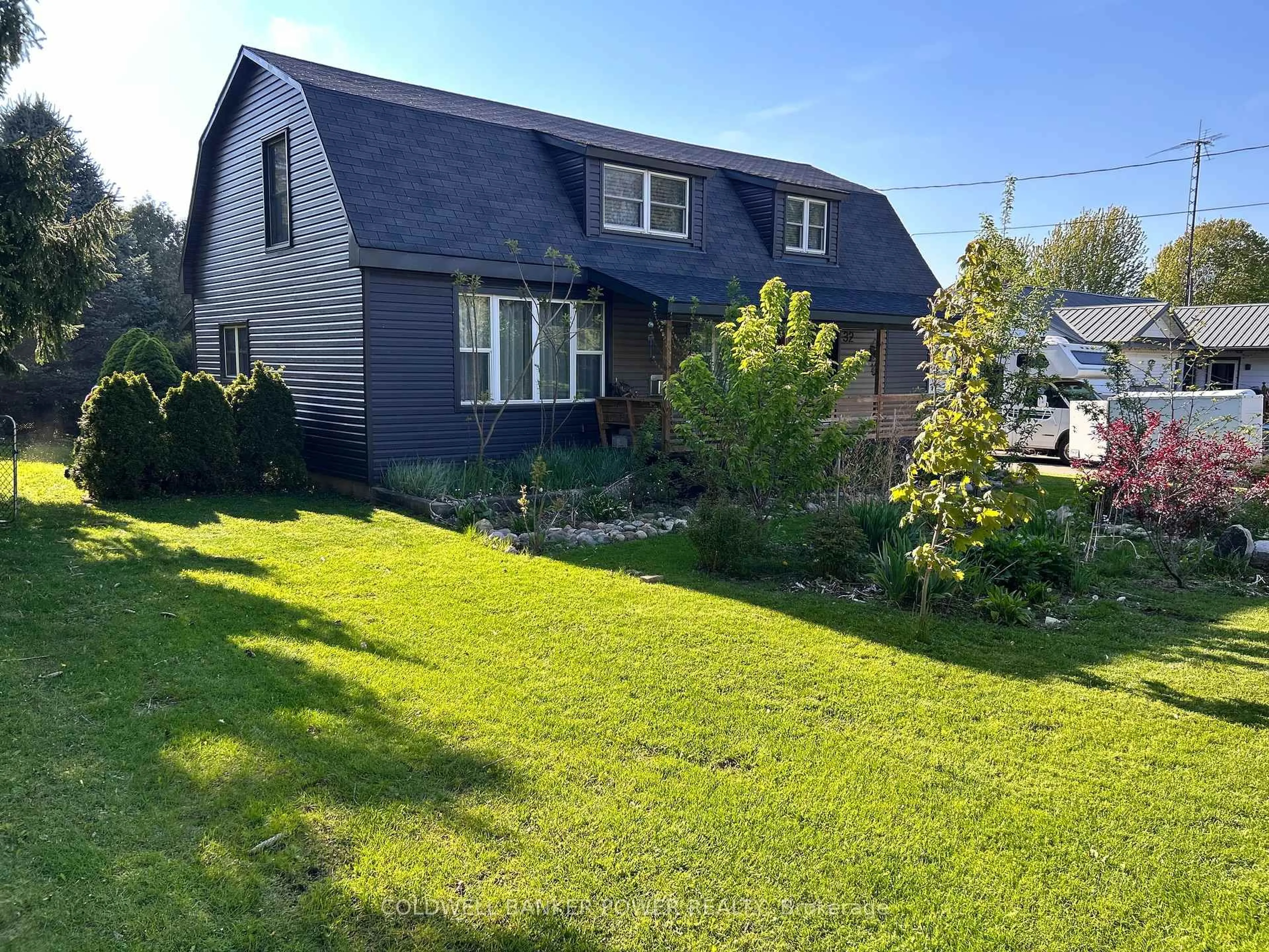 A pic from outside/outdoor area/front of a property/back of a property/a pic from drone, street for 32 Ann St, Lambton Shores Ontario N0M 1B0
