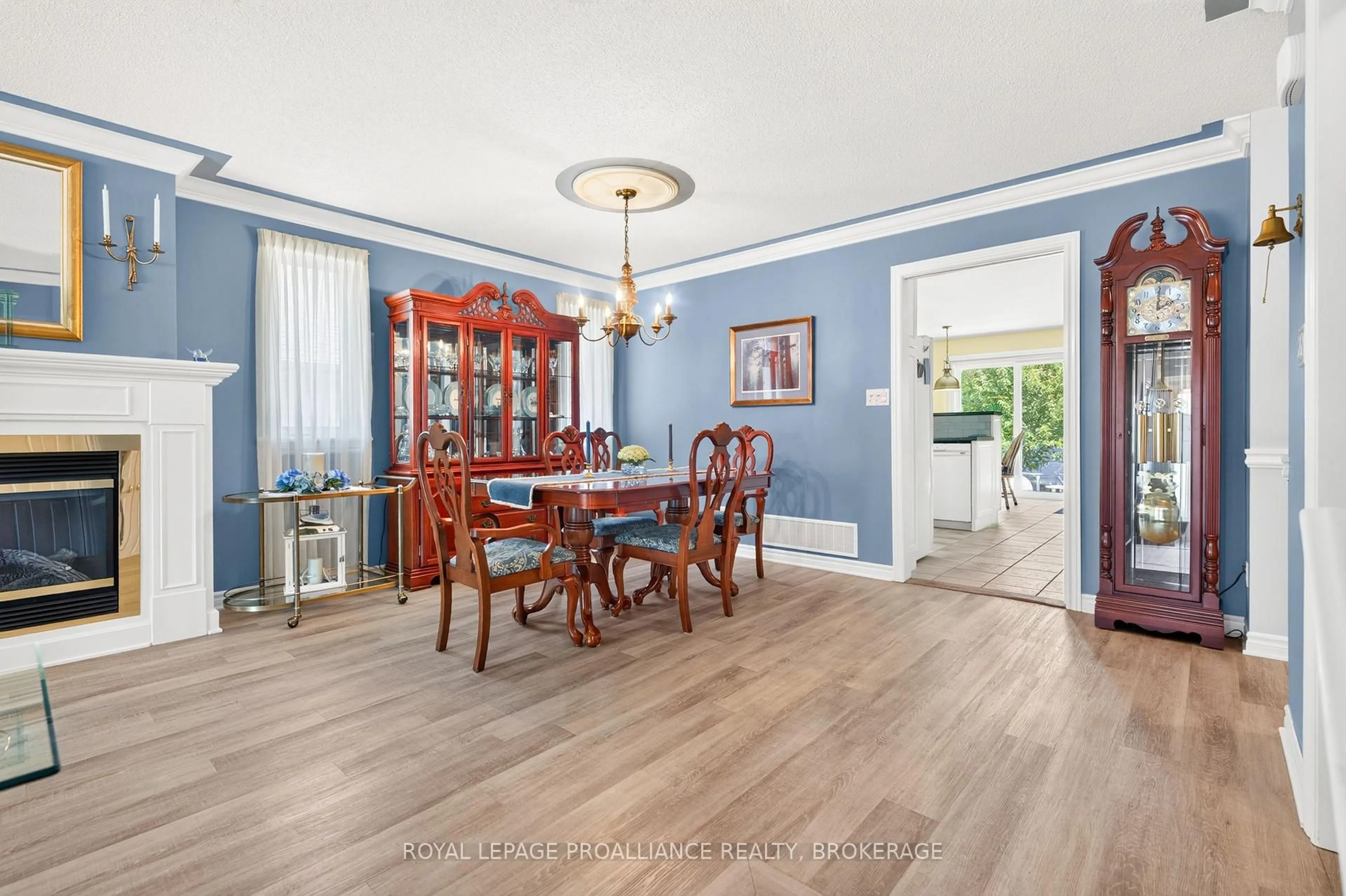 Dining room, wood/laminate floor for 657 Roosevelt Dr, Kingston Ontario K7M 8T8