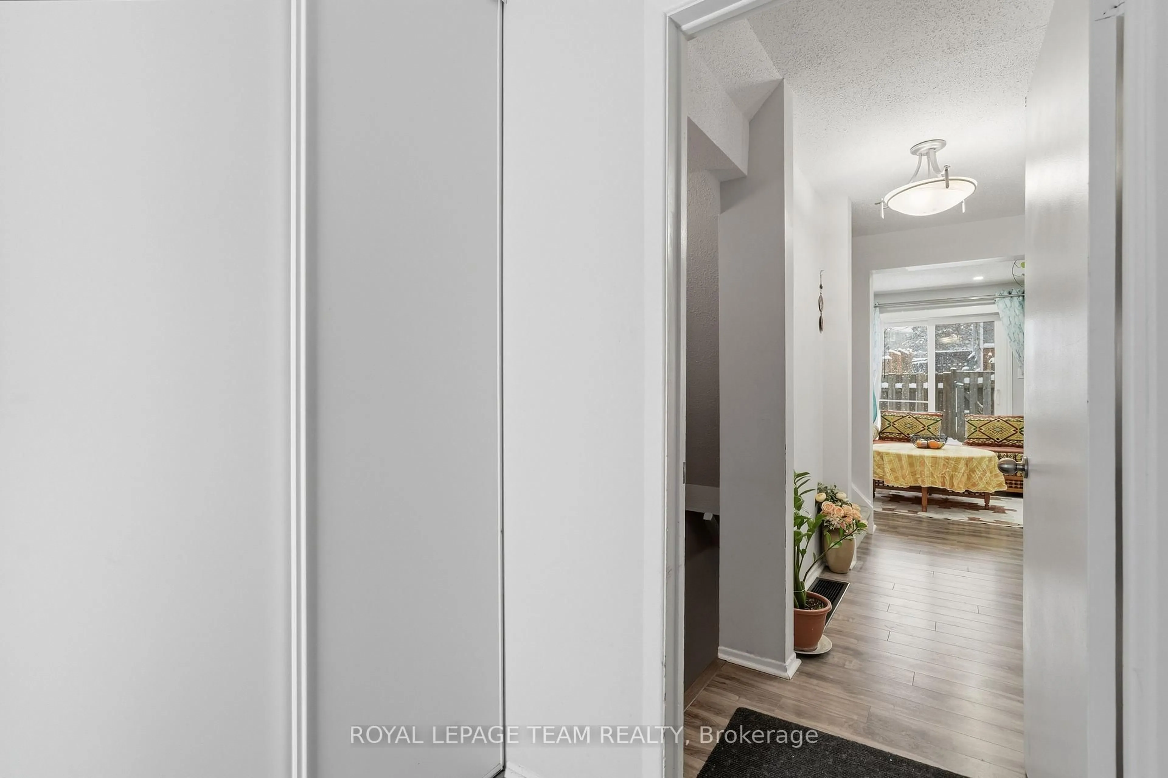 Indoor entryway for 3333 Mccarthy Rd #33, Ottawa Ontario K1V 9X5