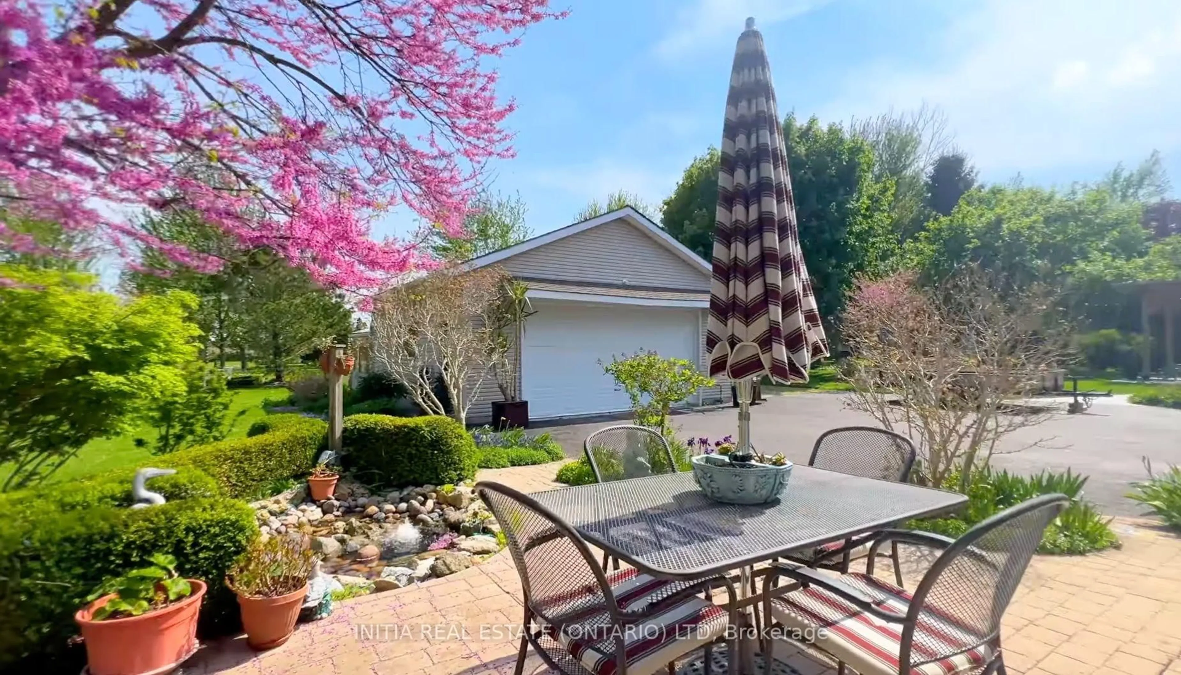 Patio, street for 4217 Bluepoint Dr, Plympton-Wyoming Ontario N0N 1J6