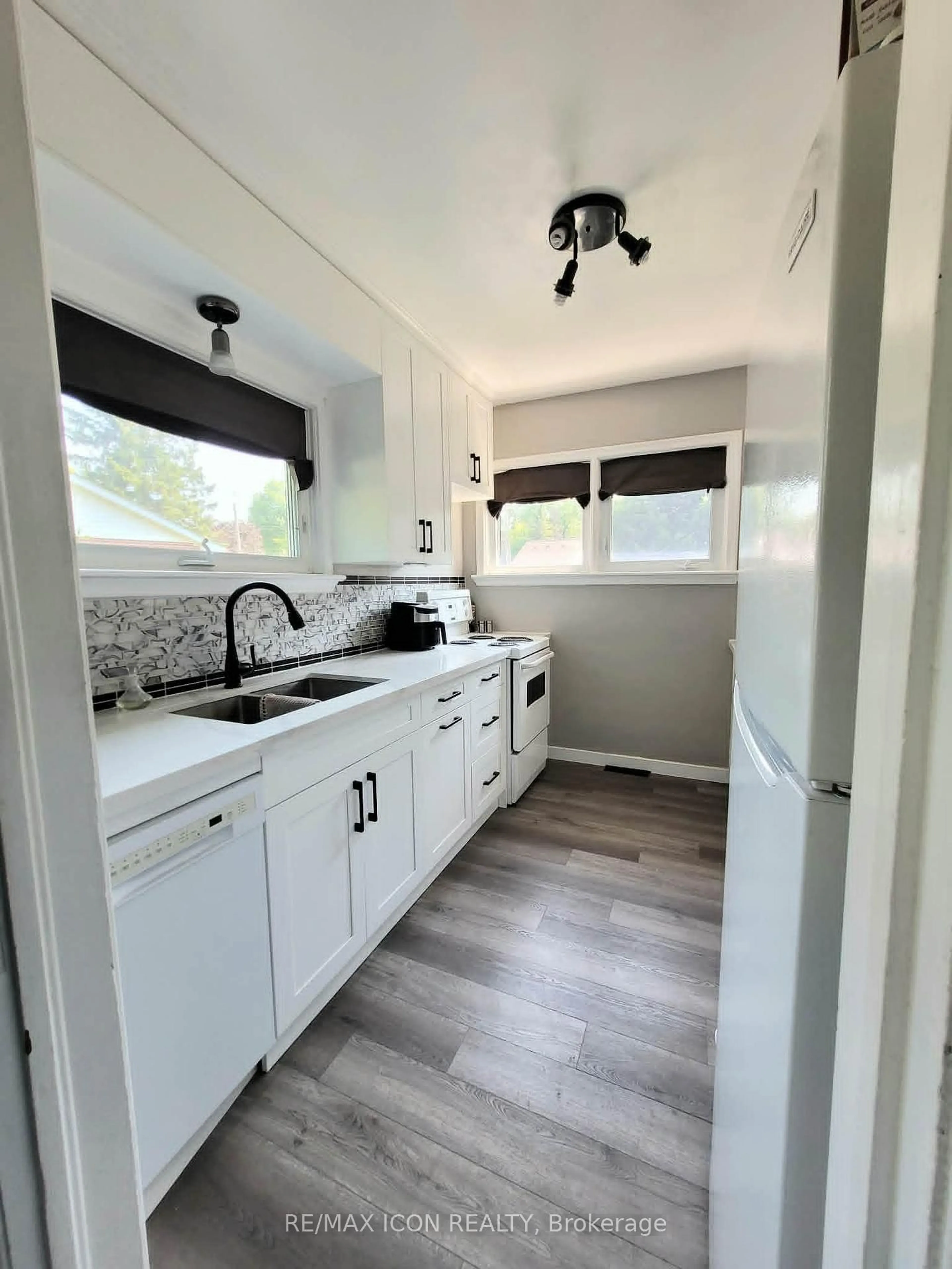 Unknown for 1385 7th Ave, Owen Sound Ontario N4K 5K5