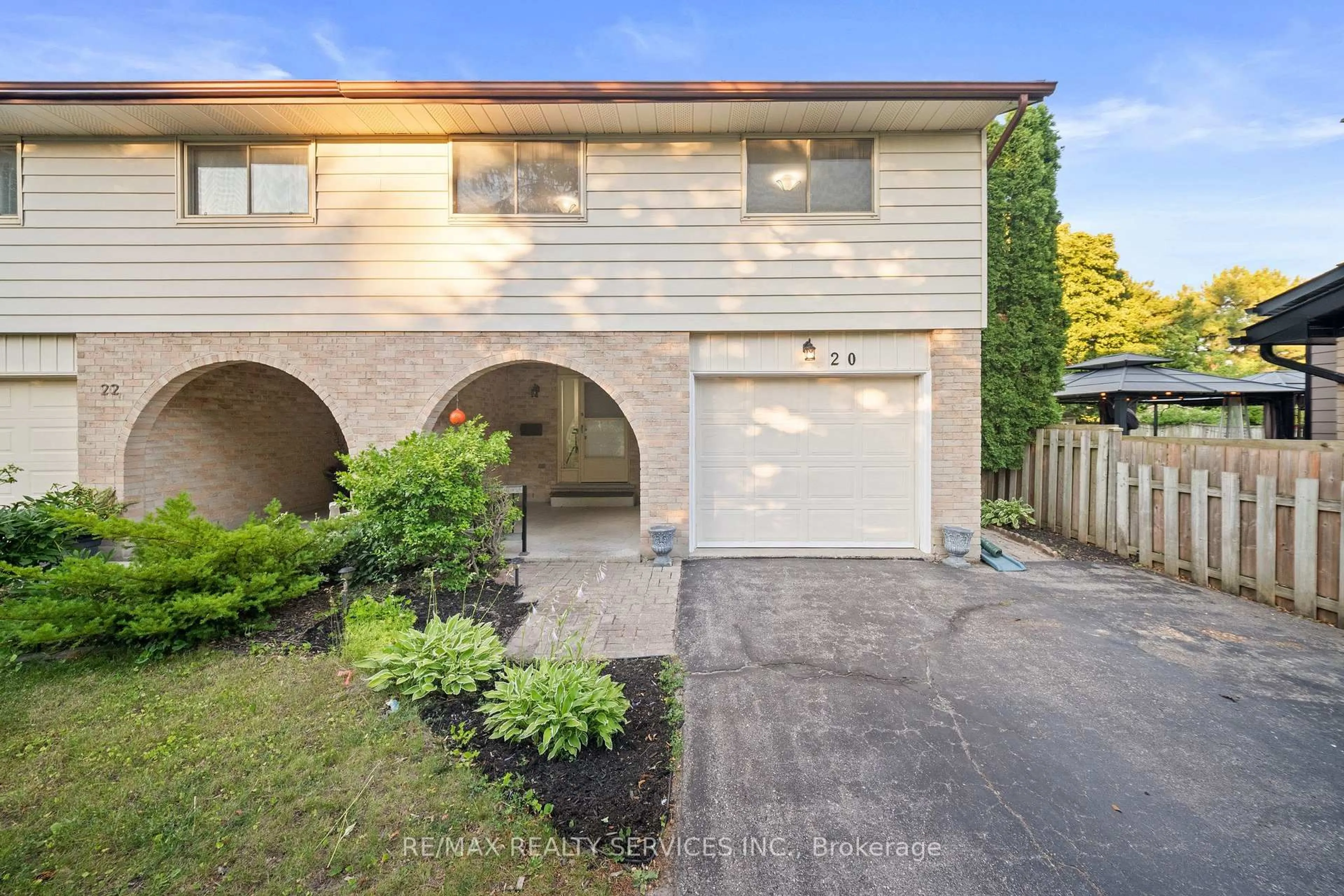 Unknown for 20 Highcroft Crt, Kitchener Ontario N2E 2N9