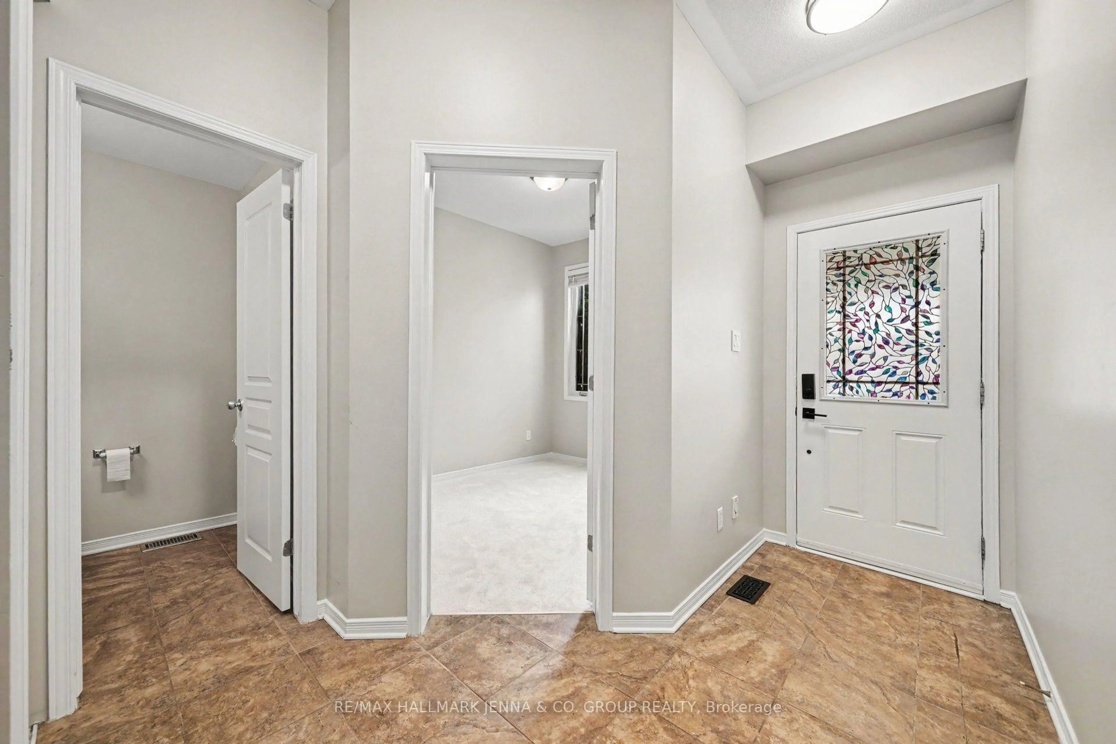 Indoor entryway for 190 Sorento St, Ottawa Ontario K2J 0B6