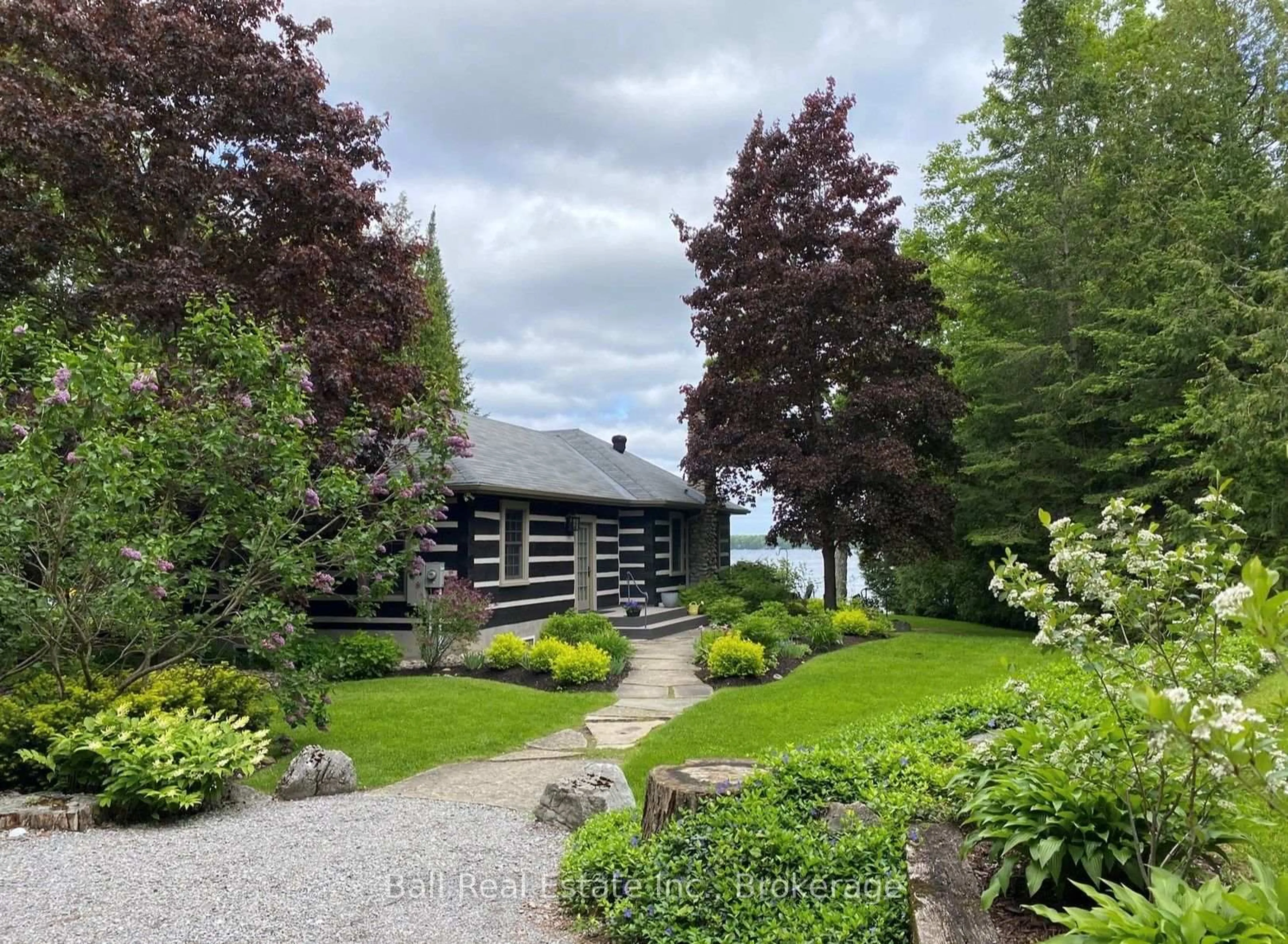A pic from outside/outdoor area/front of a property/back of a property/a pic from drone, unknown for 2933 Ayotte's Point Lane, Selwyn Ontario K0L 2H0