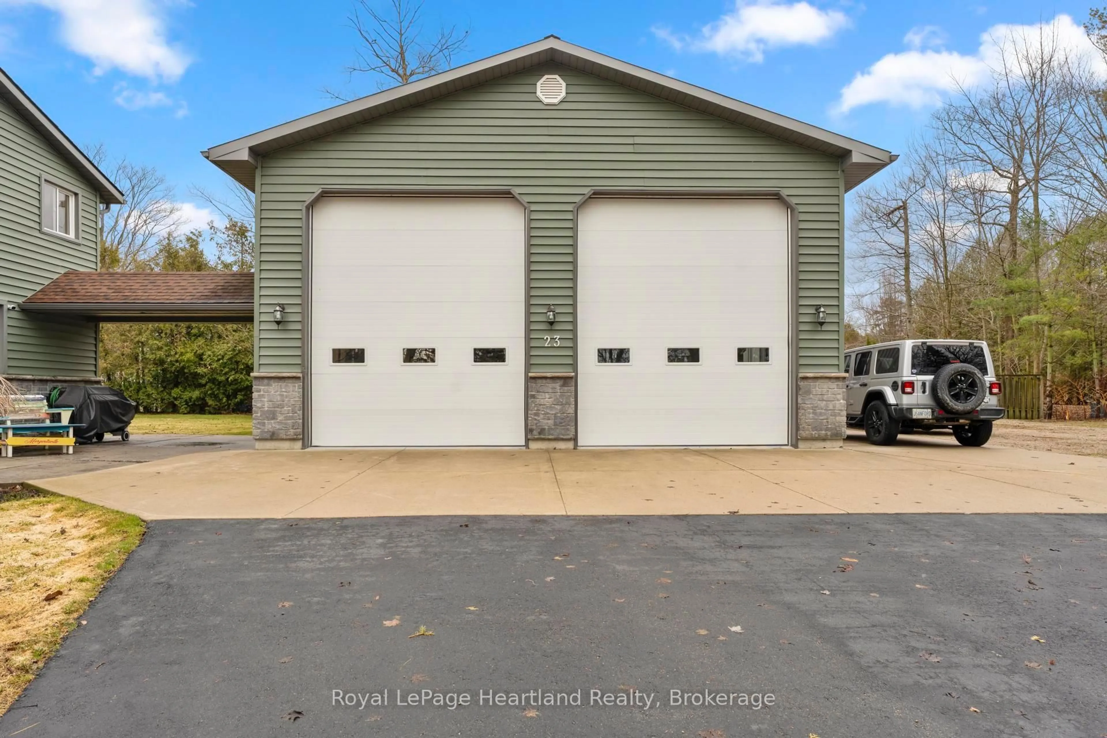 Indoor garage for 23 Park Rd, Central Huron Ontario N7A 3X8