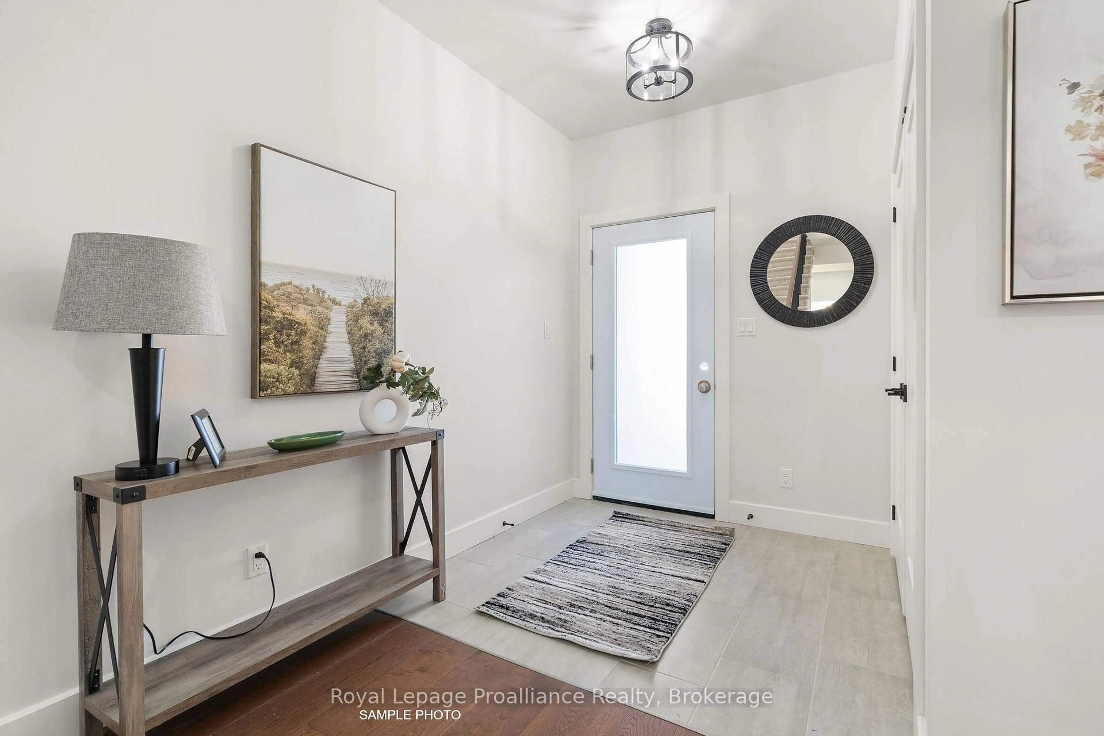 Indoor entryway for 32 Fraser Dr, Quinte West Ontario K0K 1E0
