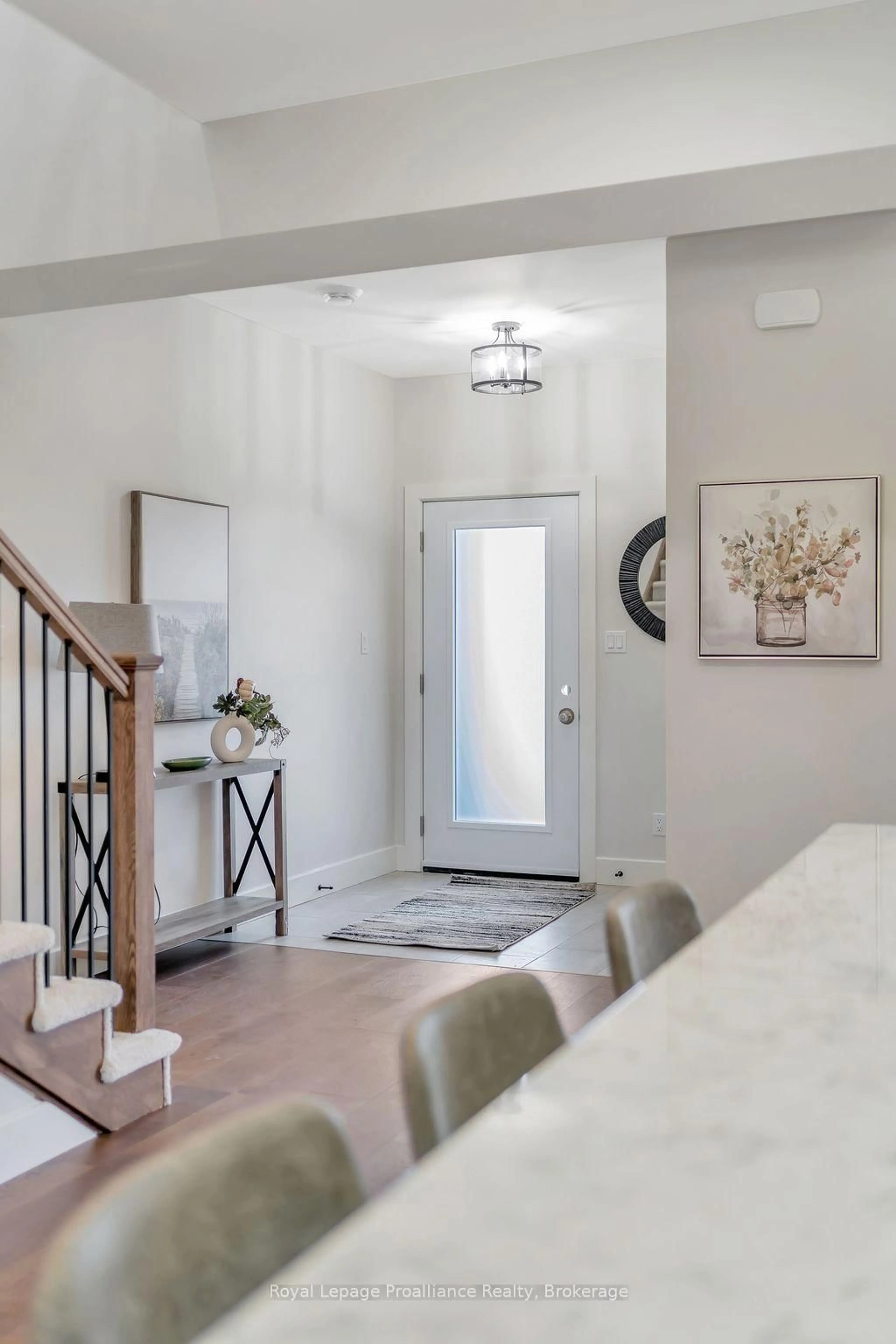 Indoor entryway for 32 Fraser Dr, Quinte West Ontario K0K 1E0