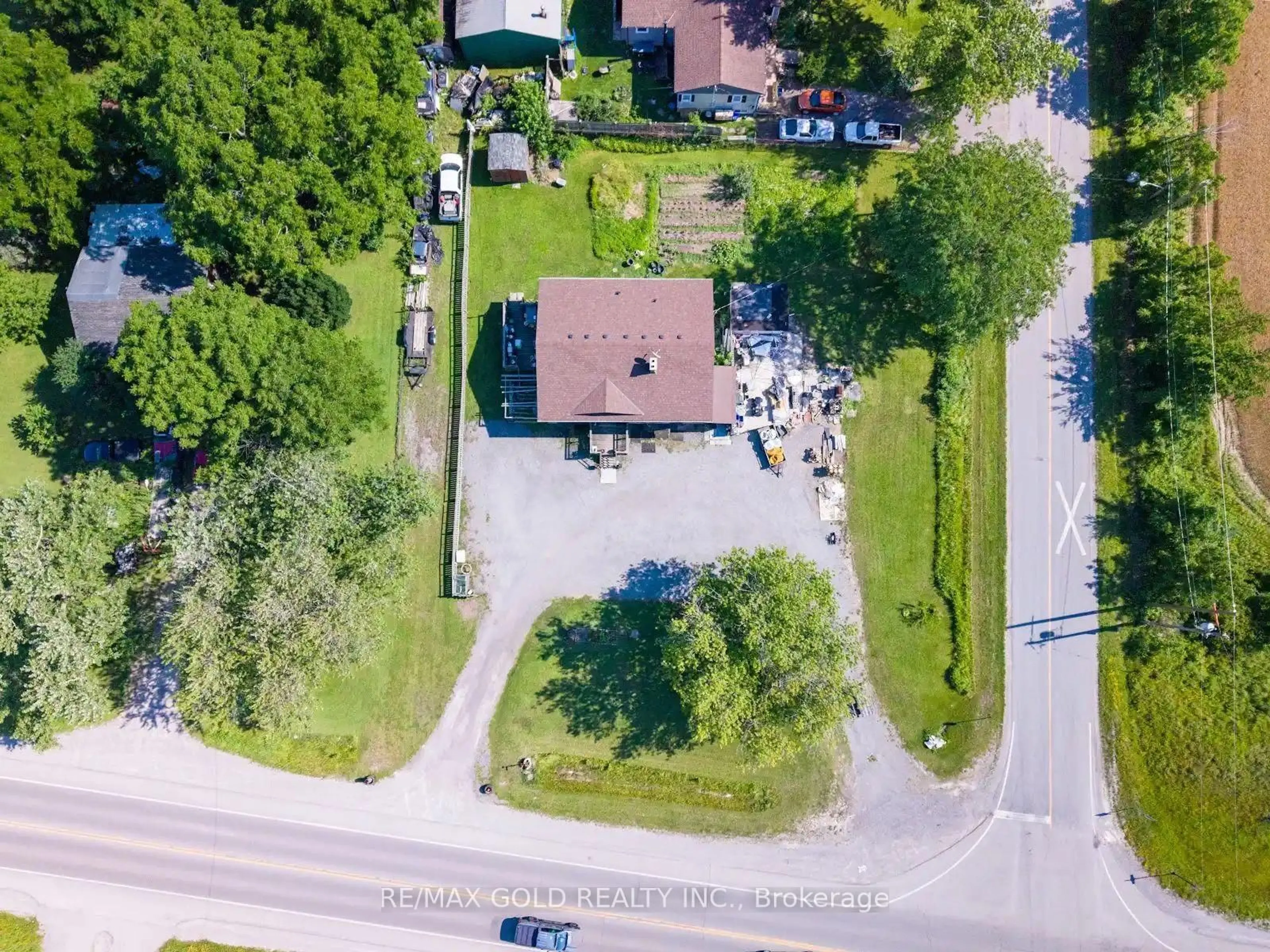 A pic from outside/outdoor area/front of a property/back of a property/a pic from drone, street for 9624 Lundys Lane, Niagara Falls Ontario L2E 6S4