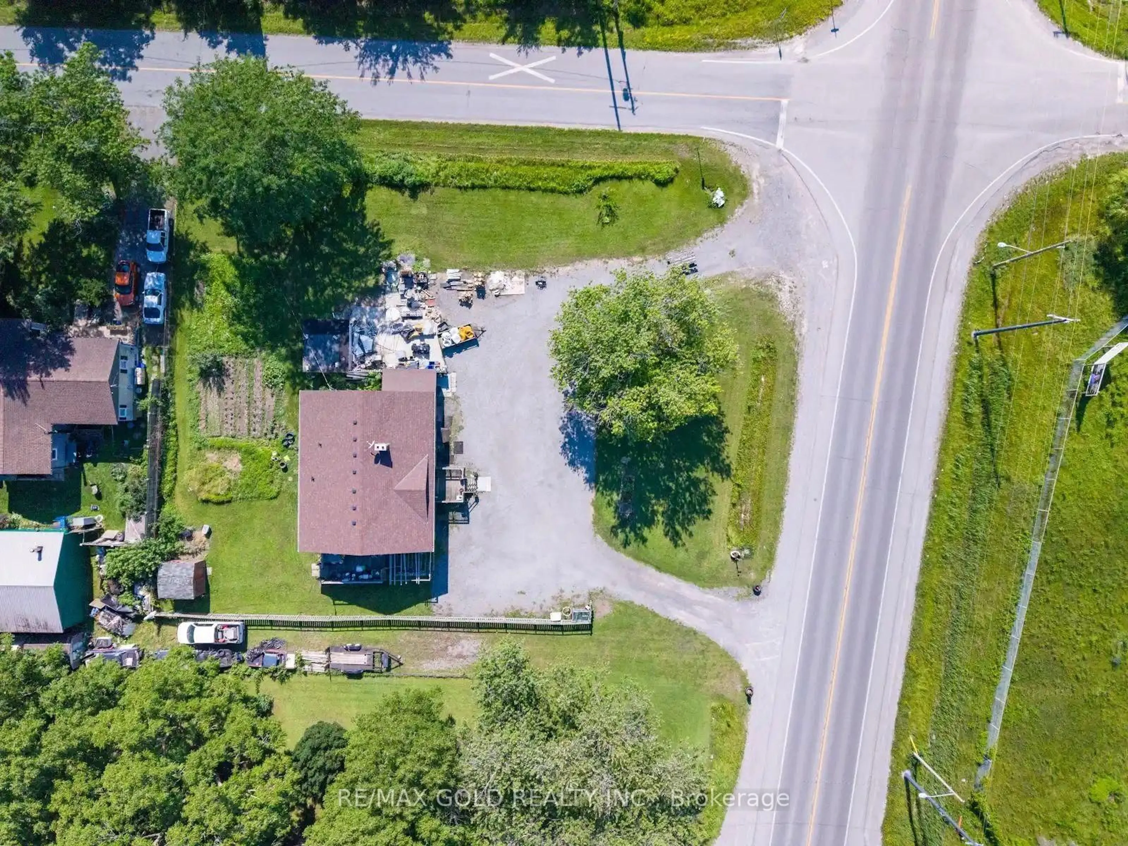A pic from outside/outdoor area/front of a property/back of a property/a pic from drone, street for 9624 Lundys Lane, Niagara Falls Ontario L2E 6S4