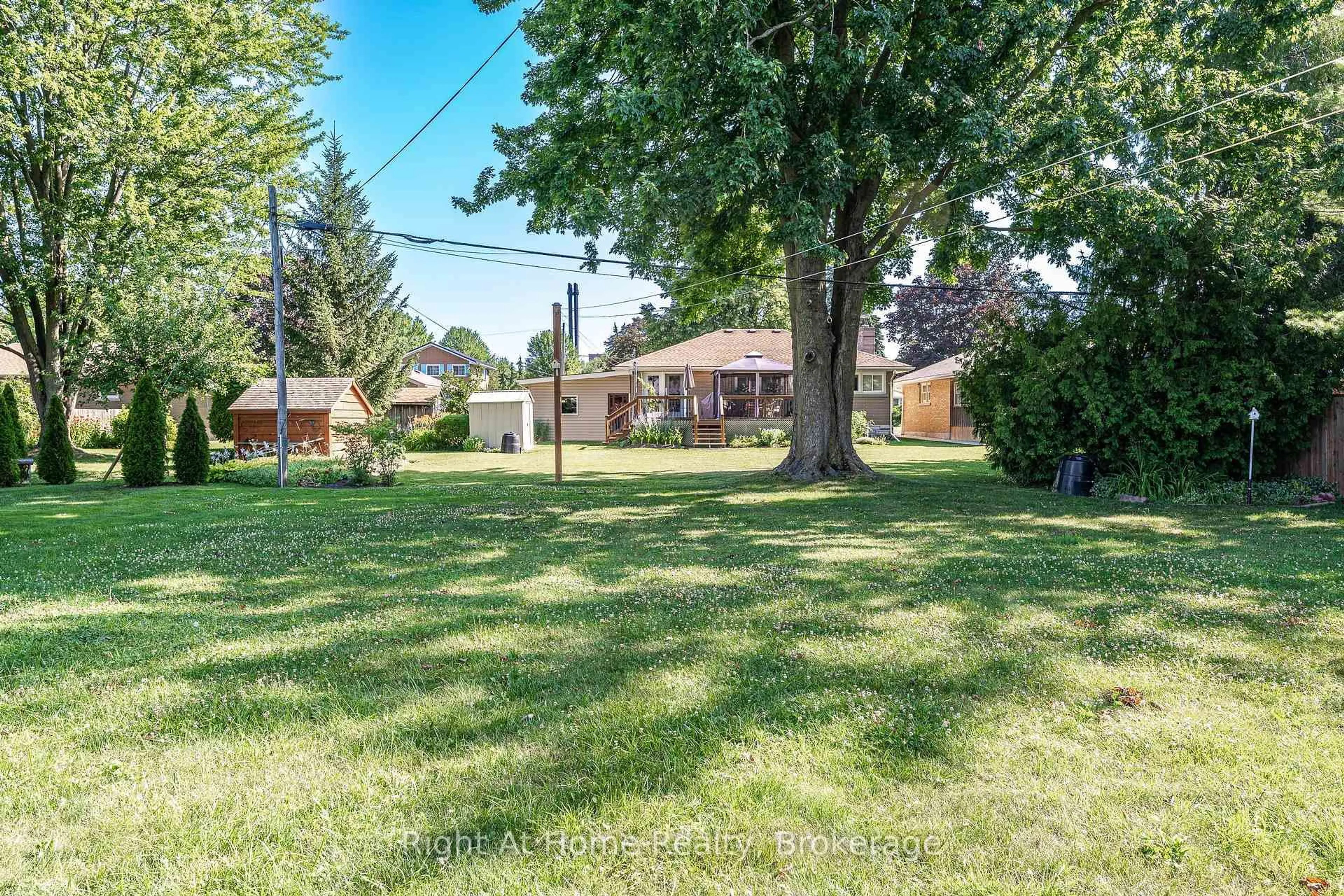 A pic from outside/outdoor area/front of a property/back of a property/a pic from drone, street for 202 Easson St, Stratford Ontario N5A 1N5