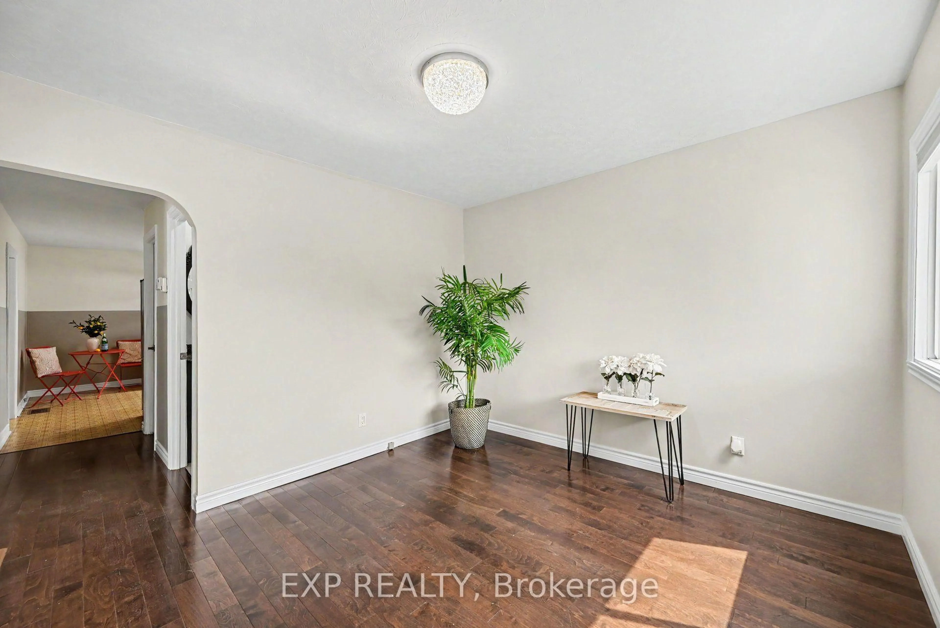 A pic of a room for 9 Eleventh St, Cornwall Ontario K6J 3A8
