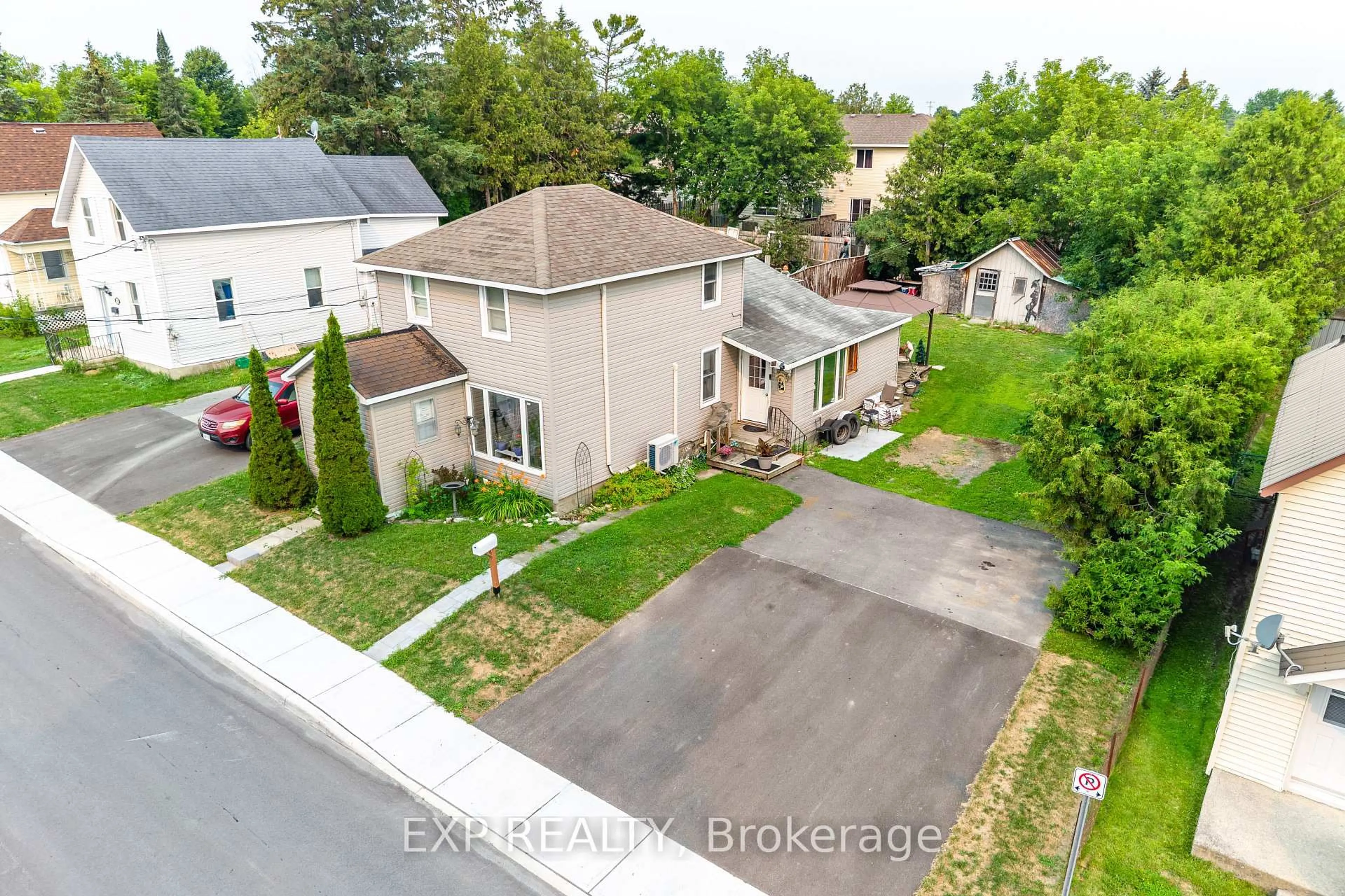 A pic from outside/outdoor area/front of a property/back of a property/a pic from drone, street for 111 MACDONALD St, Arnprior Ontario K7S 2W7