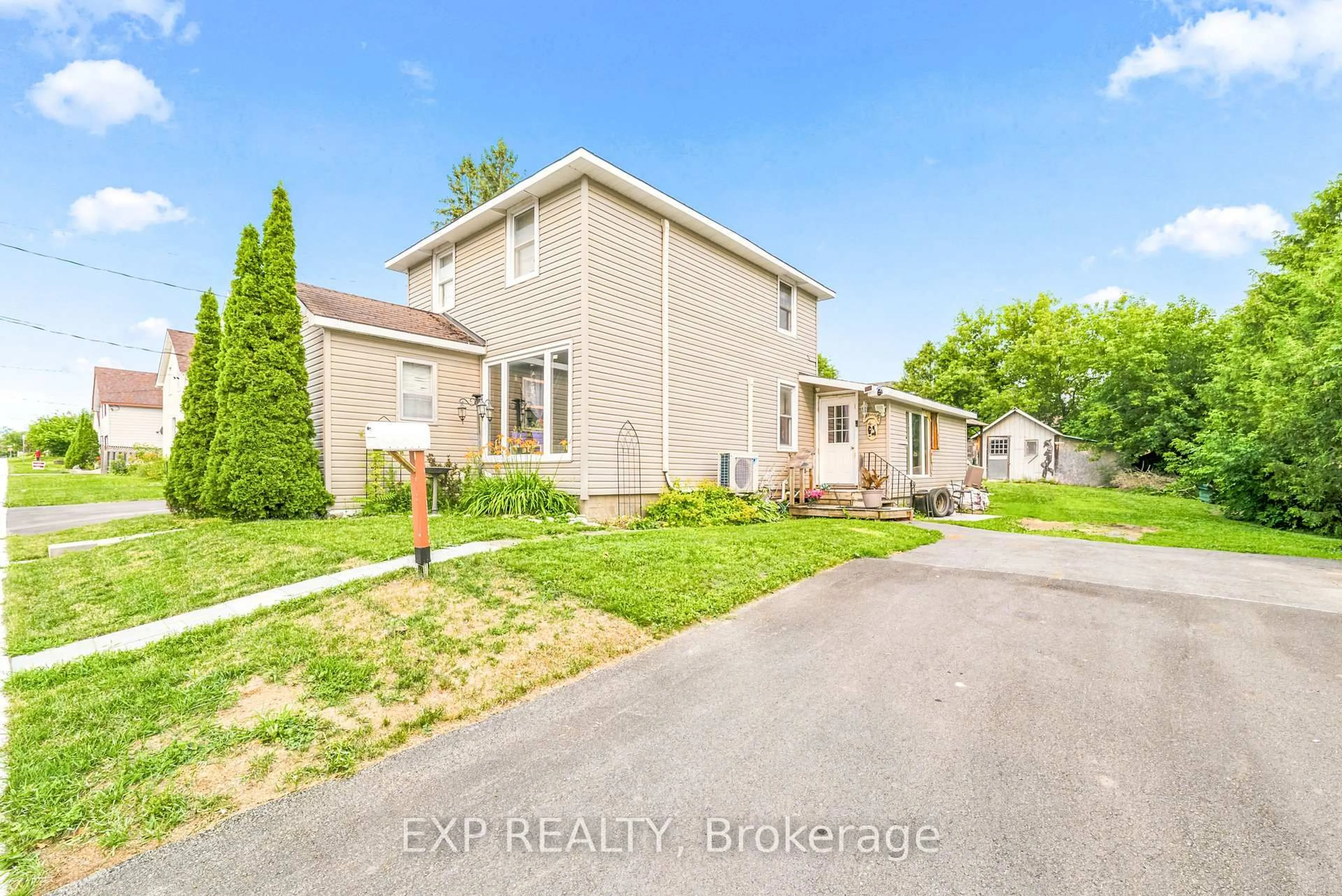 A pic from outside/outdoor area/front of a property/back of a property/a pic from drone, street for 111 MACDONALD St, Arnprior Ontario K7S 2W7