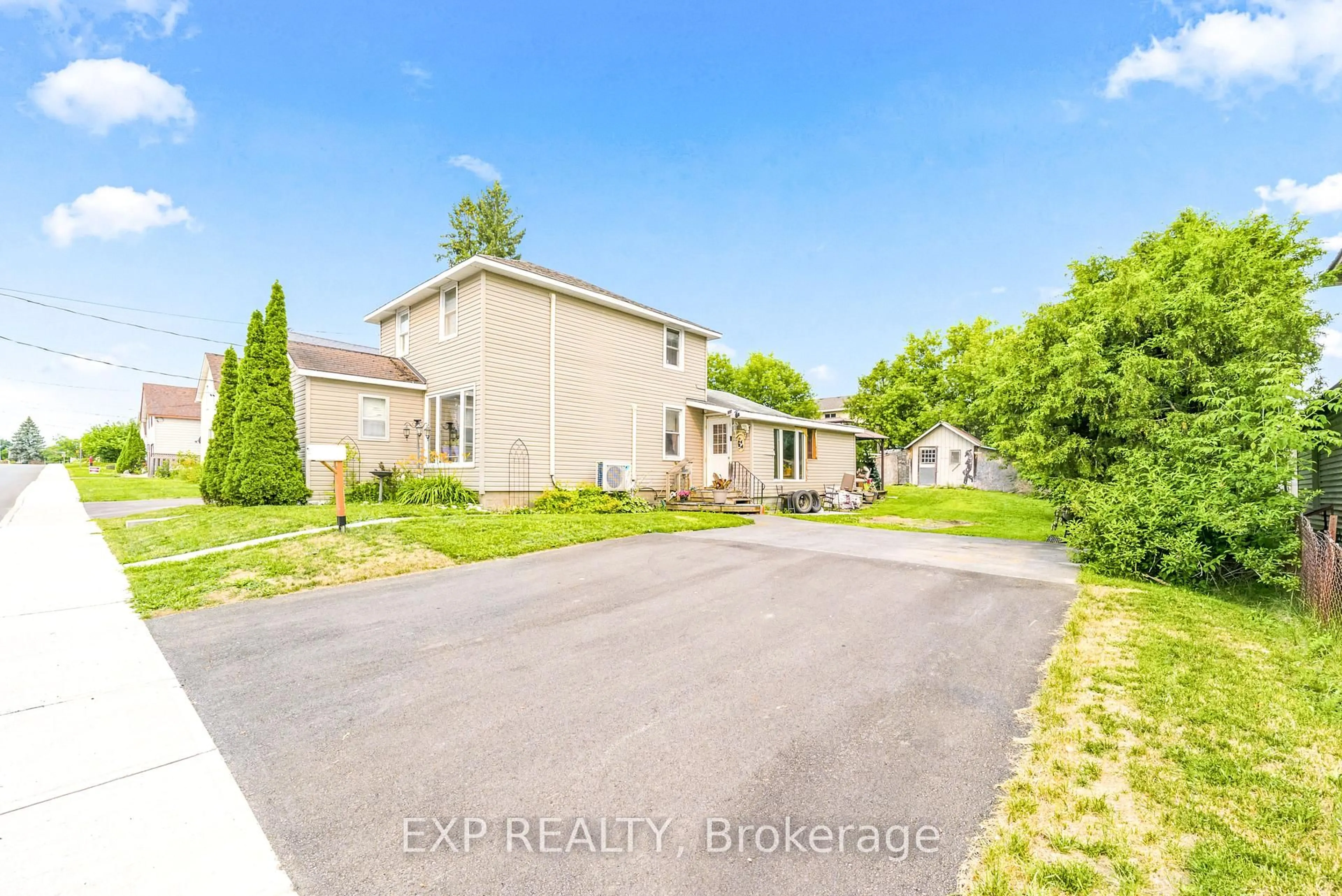 A pic from outside/outdoor area/front of a property/back of a property/a pic from drone, street for 111 MACDONALD St, Arnprior Ontario K7S 2W7