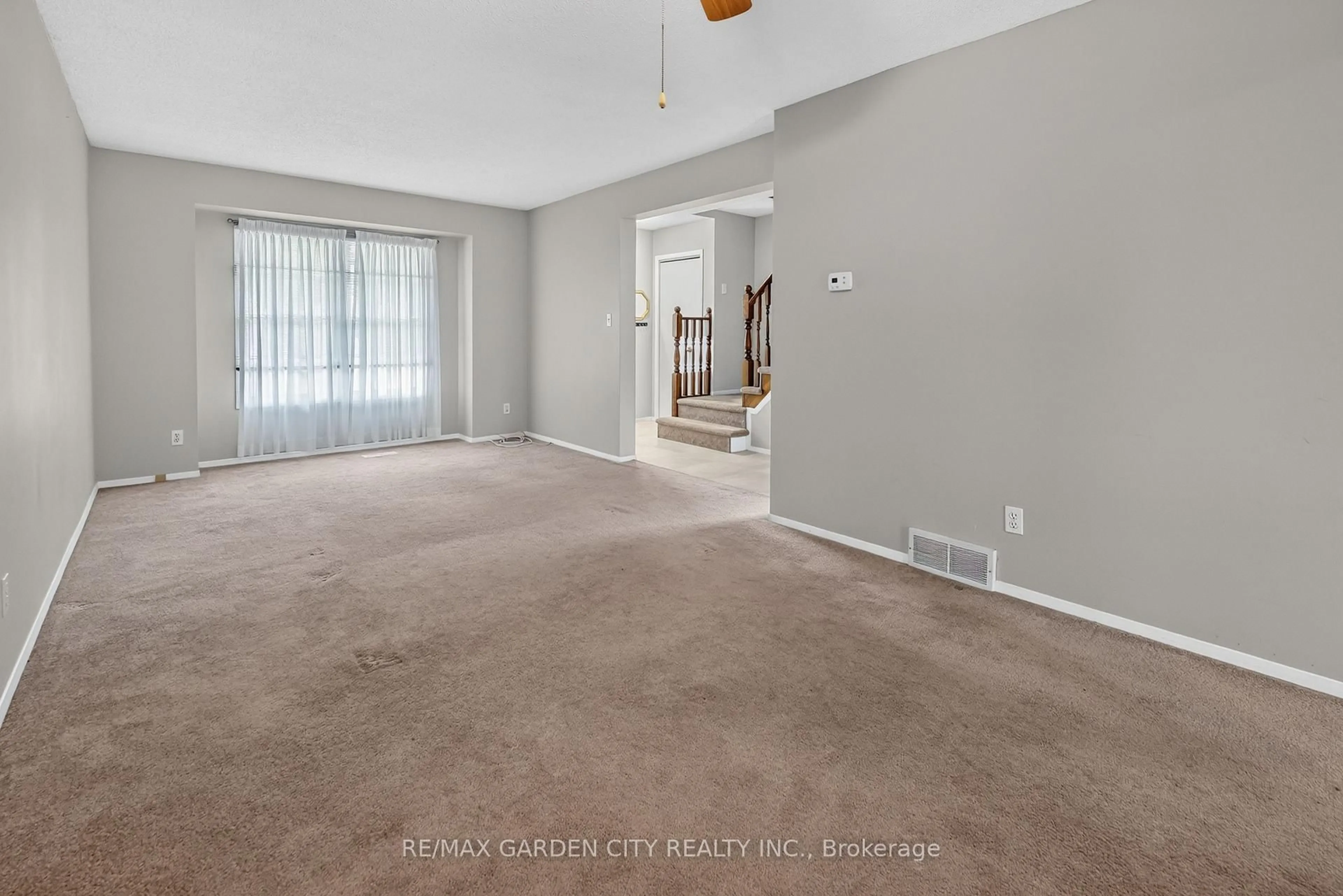 A pic of a room for 6479 Malibu Dr, Niagara Falls Ontario L2H 2W4