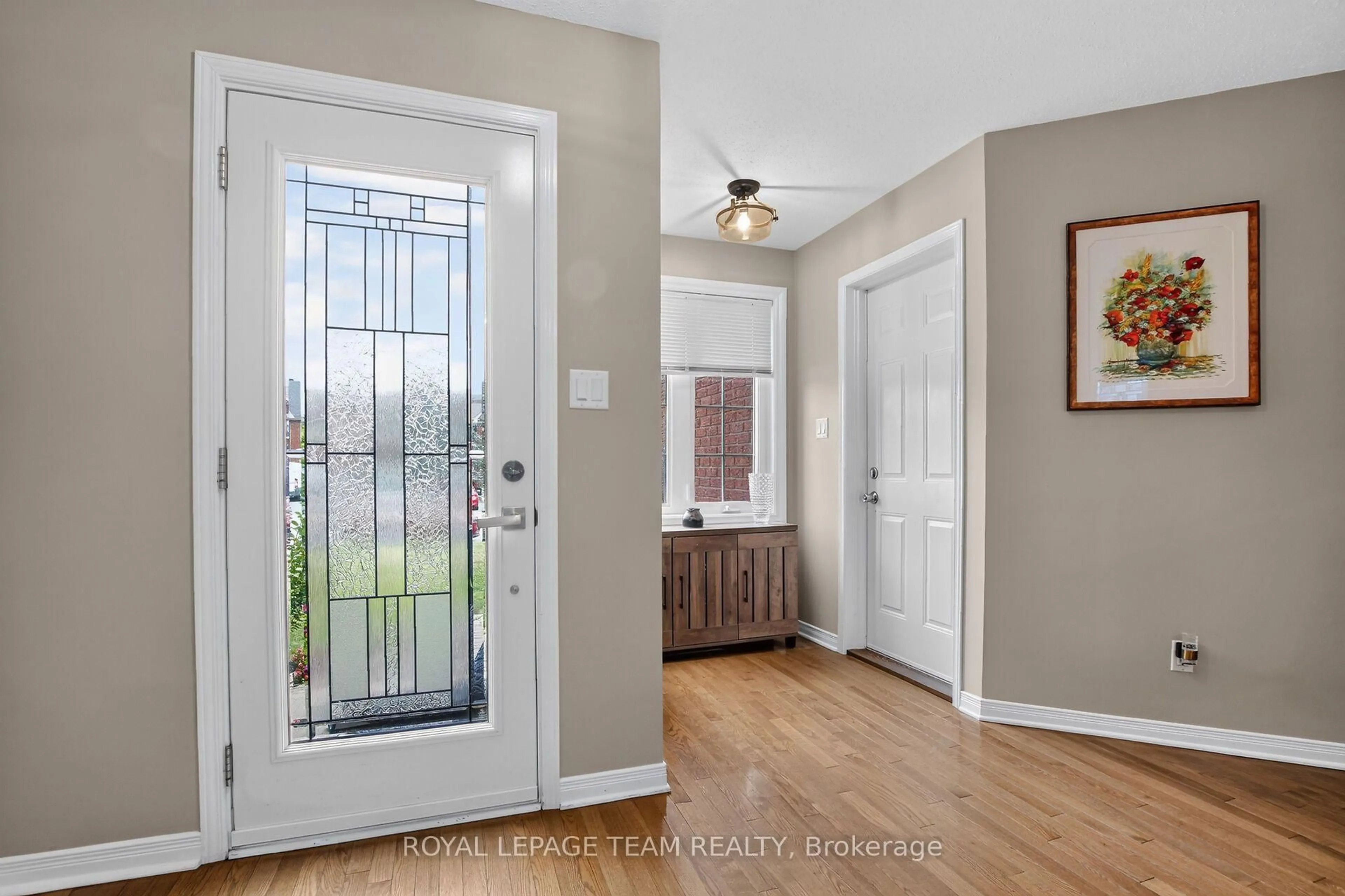 Indoor entryway for 3 Hepburn Crt, Ottawa Ontario K2L 3Z3
