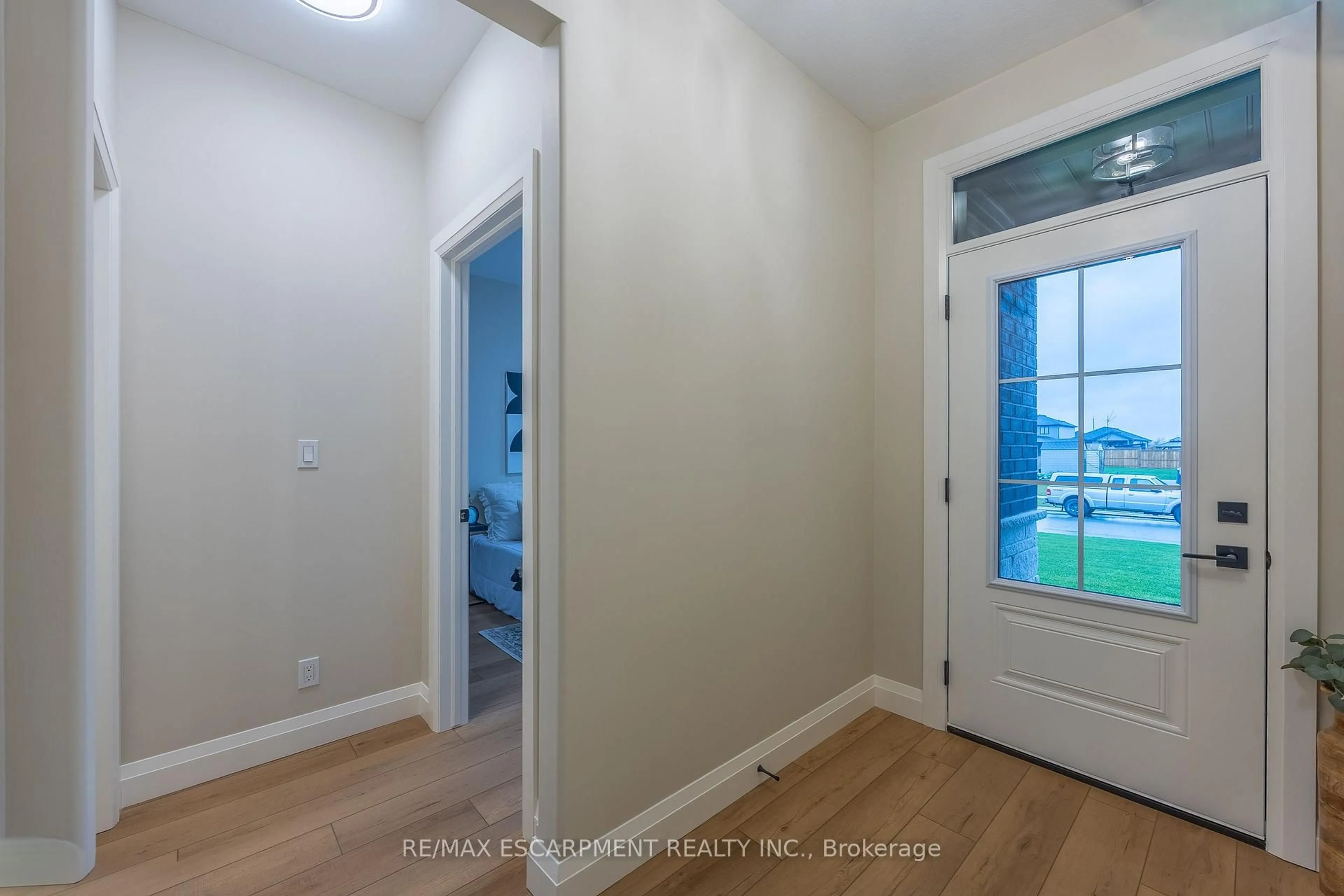 Indoor entryway for 88 Craddock Blvd, Haldimand Ontario N0A 1J0