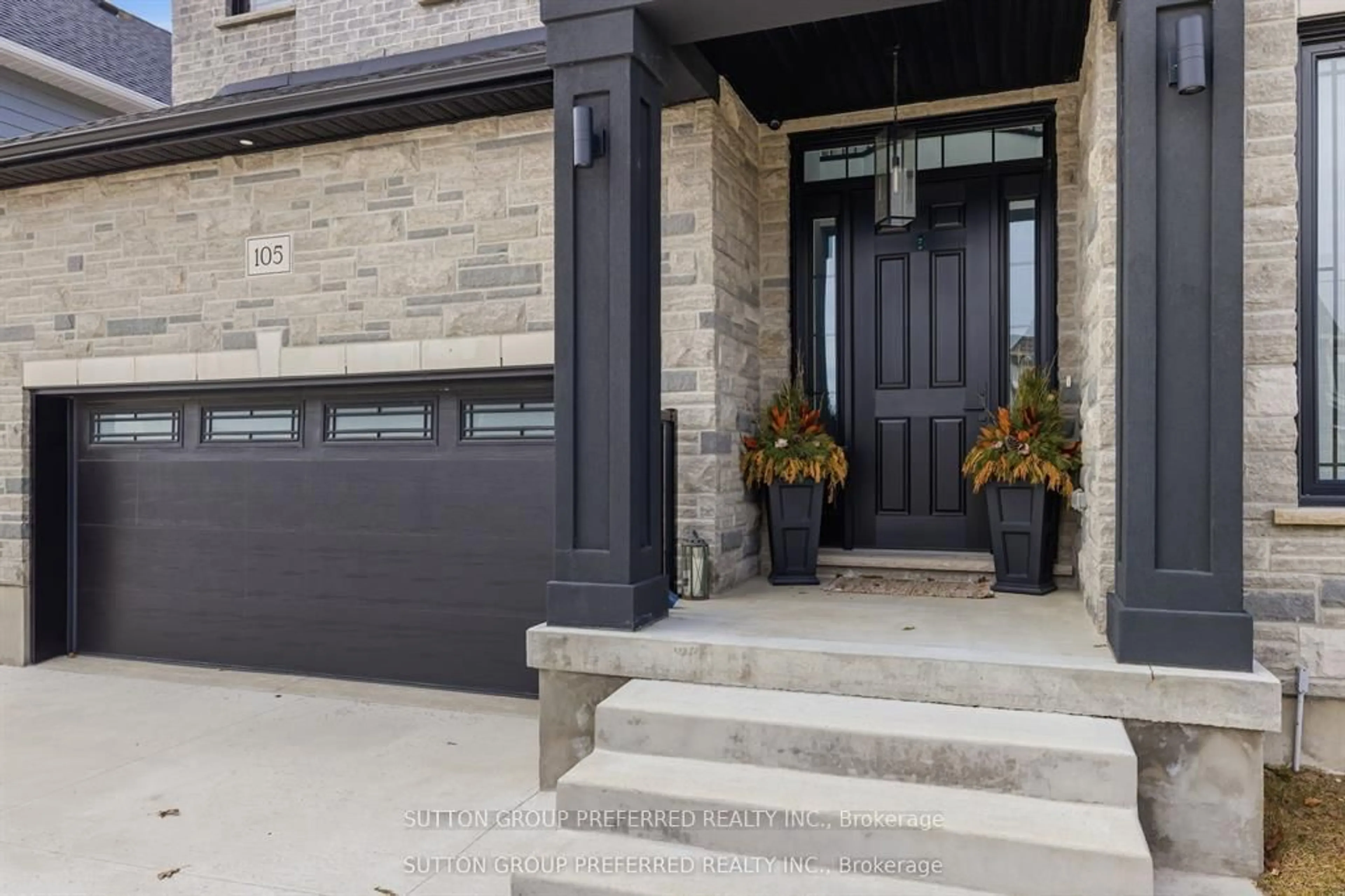 Indoor entryway for 105 Harvest Lane, Thames Centre Ontario N0L 1G2