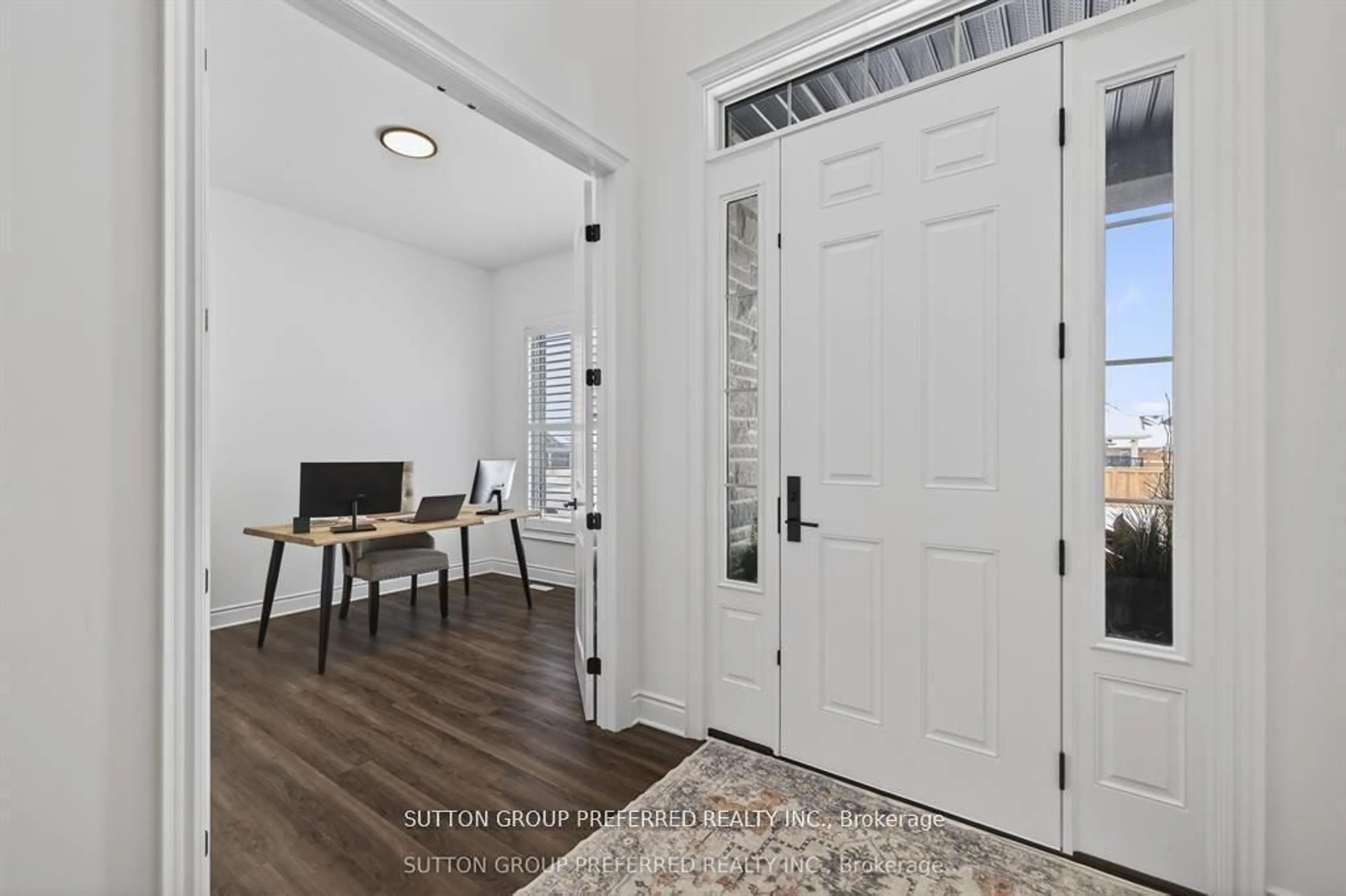 Indoor entryway for 105 Harvest Lane, Thames Centre Ontario N0L 1G2