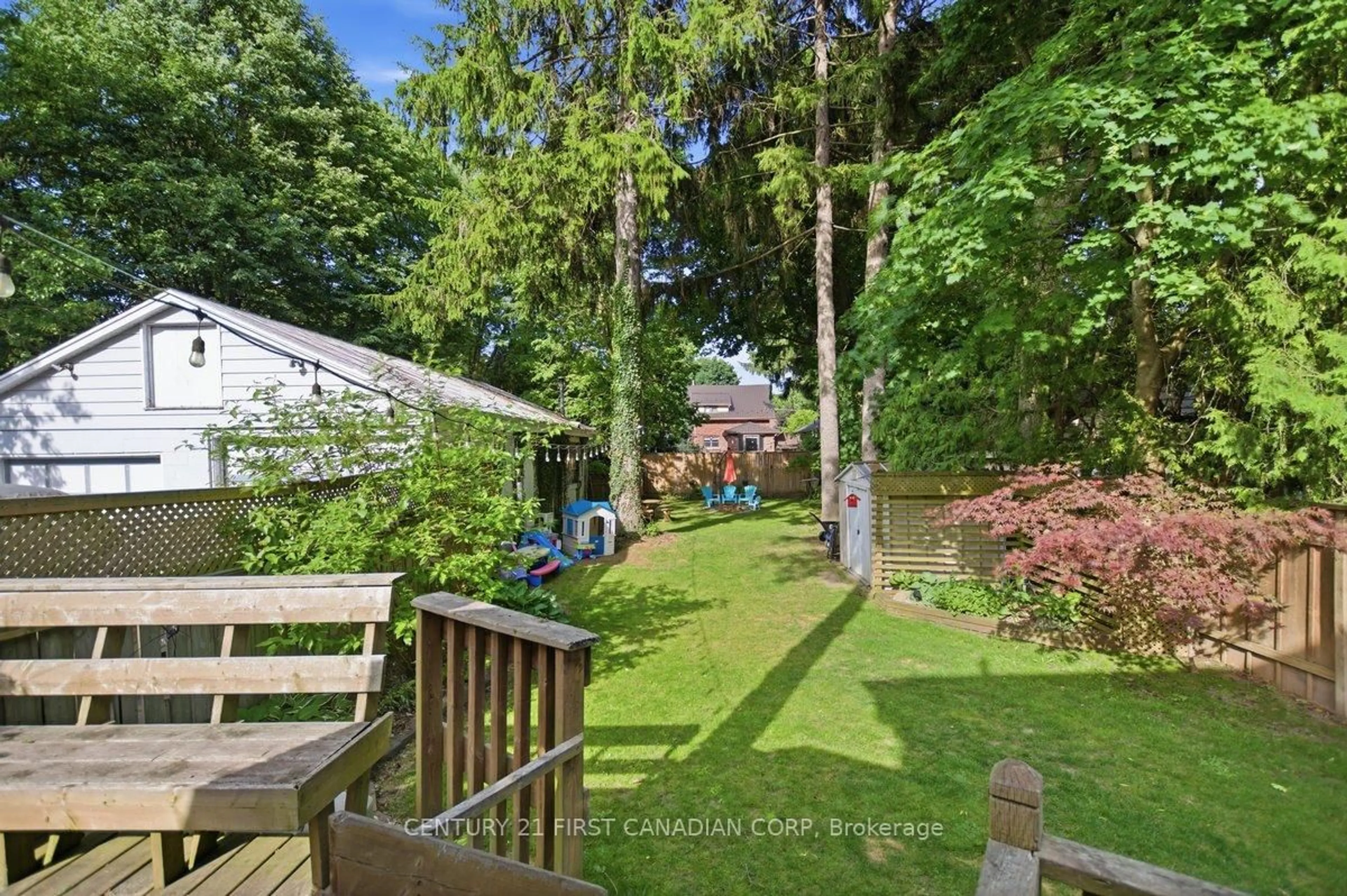 A pic from outside/outdoor area/front of a property/back of a property/a pic from drone, forest/trees view for 968 COLBORNE St, London East Ontario N6A 4A6