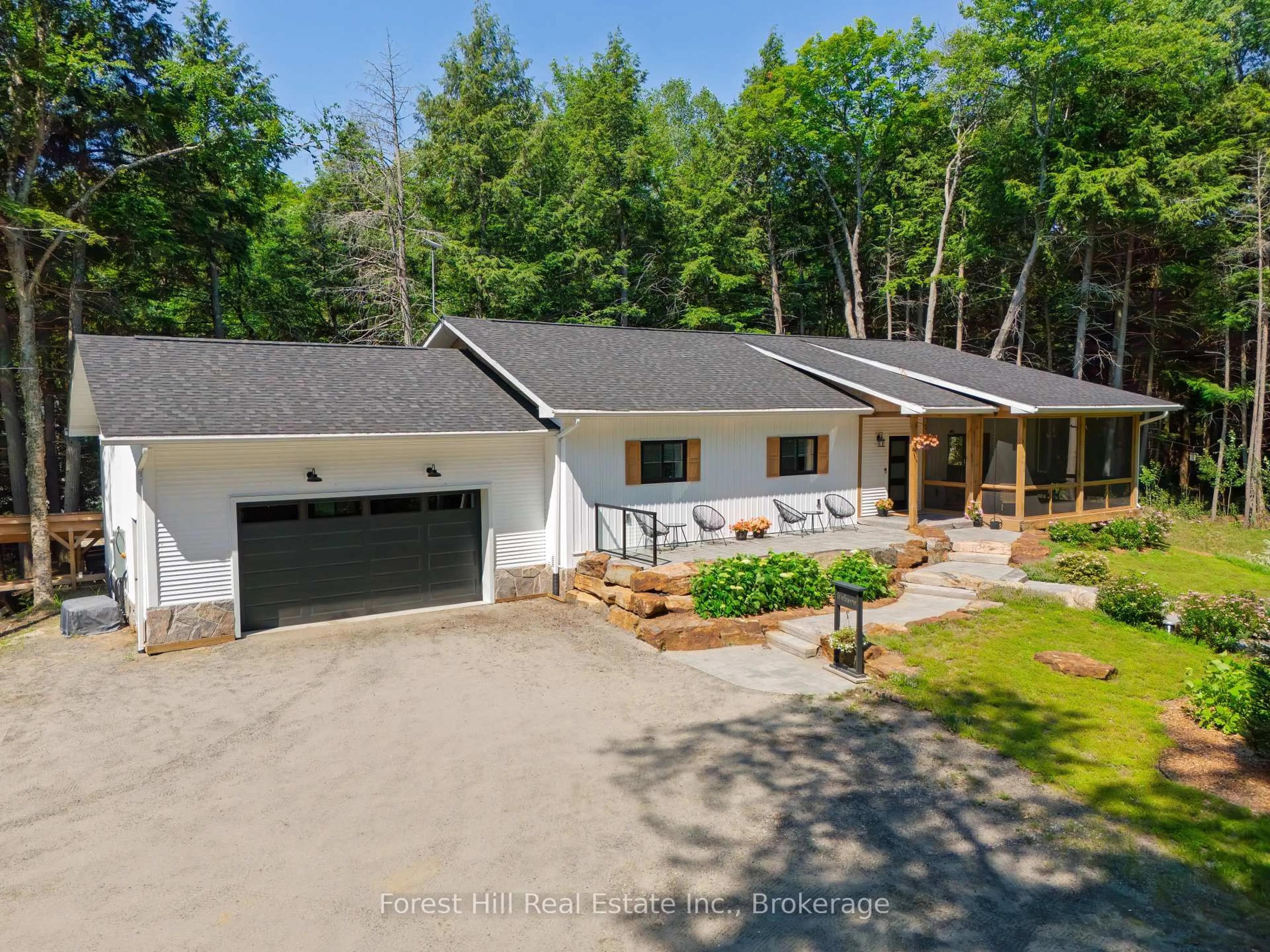 A pic from outside/outdoor area/front of a property/back of a property/a pic from drone, unknown for 315 North Fox Lake Rd, Huntsville Ontario P1H 2J2