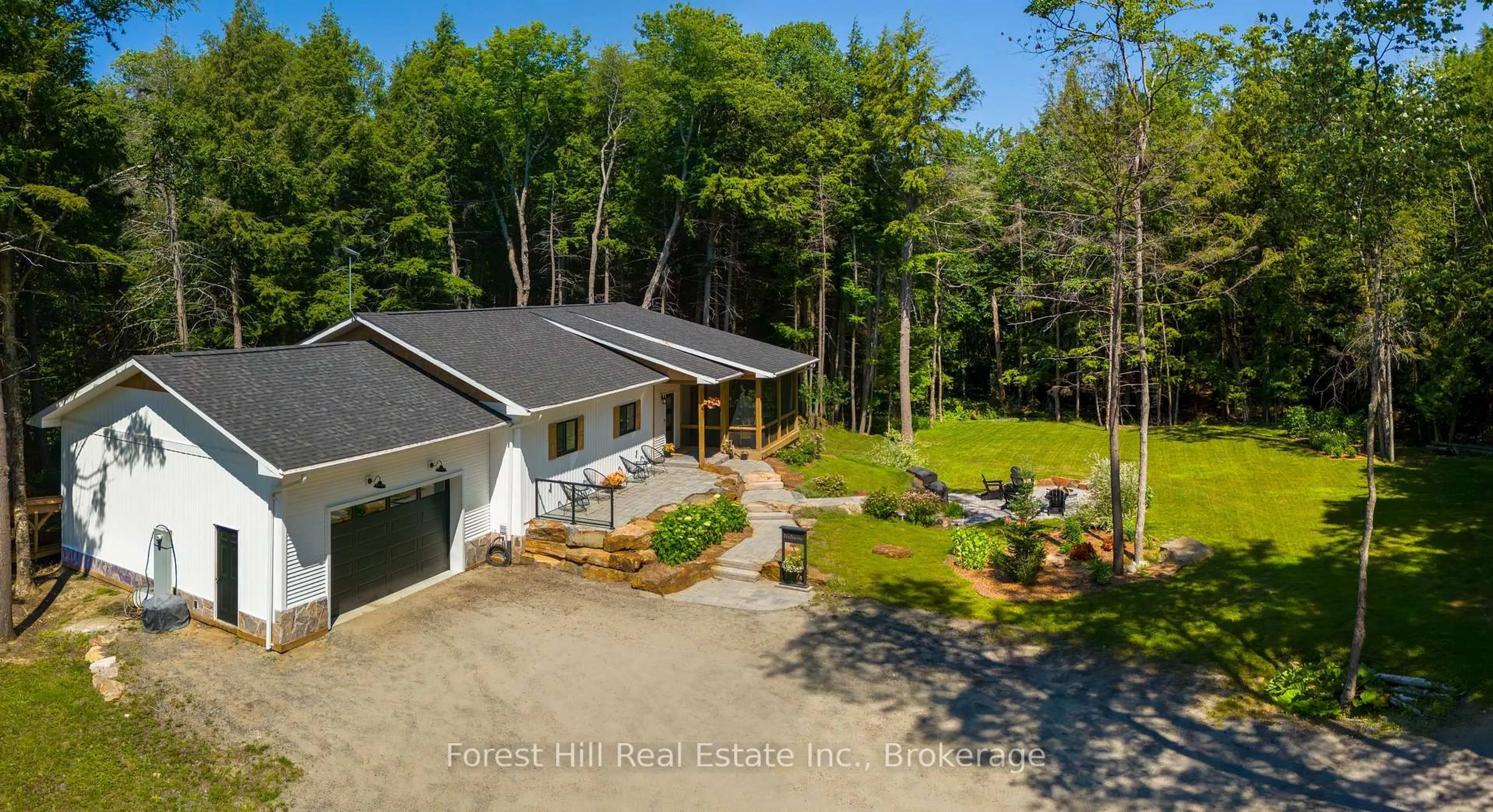 A pic from outside/outdoor area/front of a property/back of a property/a pic from drone, unknown for 315 North Fox Lake Rd, Huntsville Ontario P1H 2J2