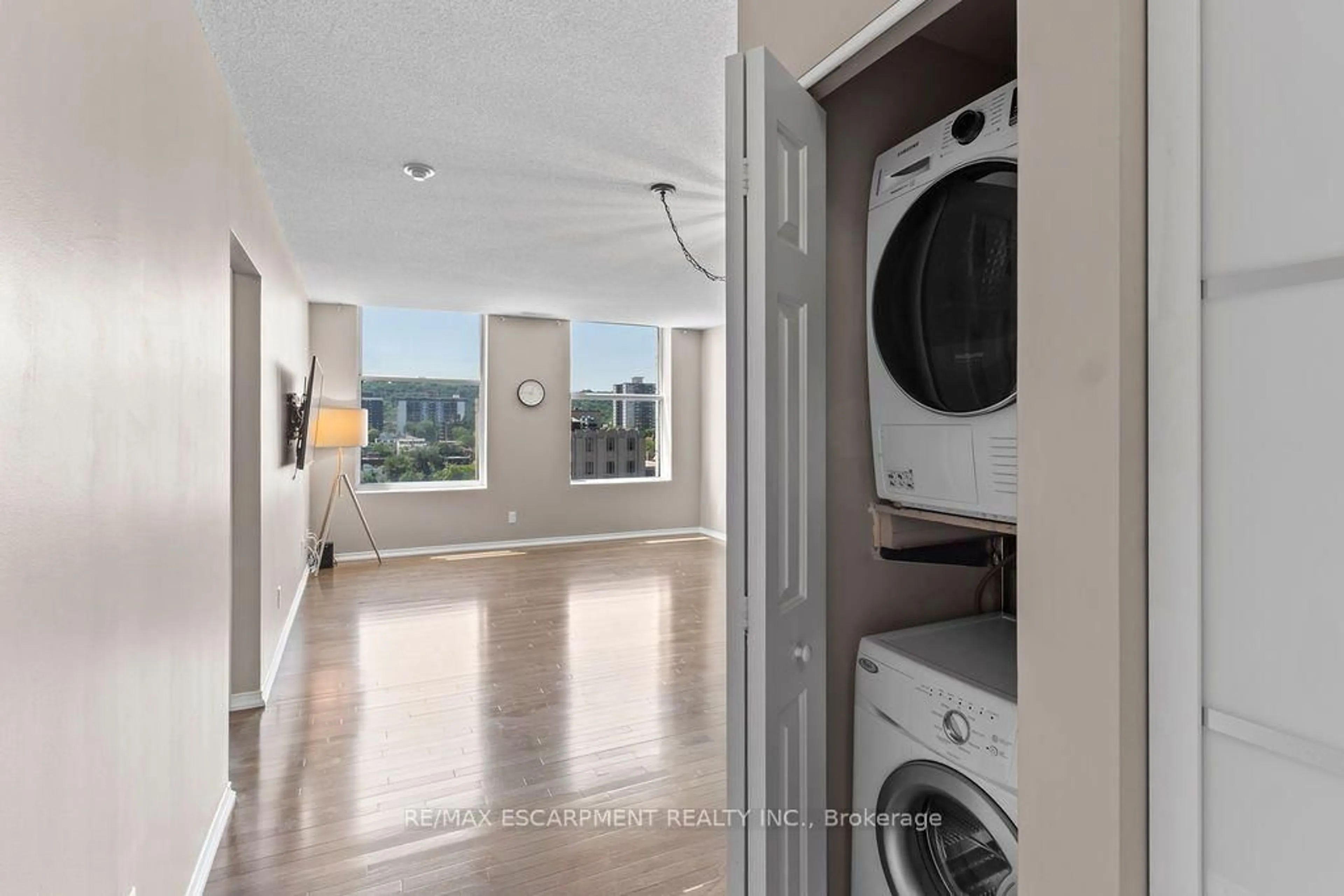 Laundry room for 36 James St #810, Hamilton Ontario L8P 4W4