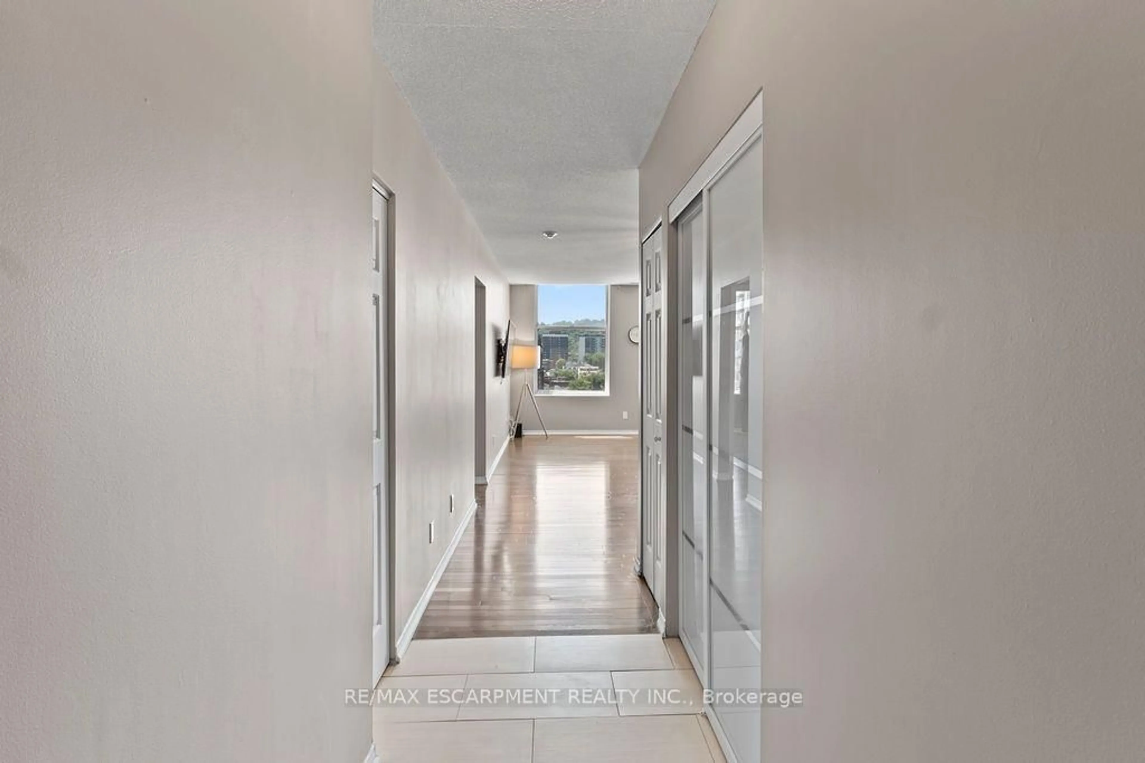 Indoor foyer for 36 James St #810, Hamilton Ontario L8P 4W4