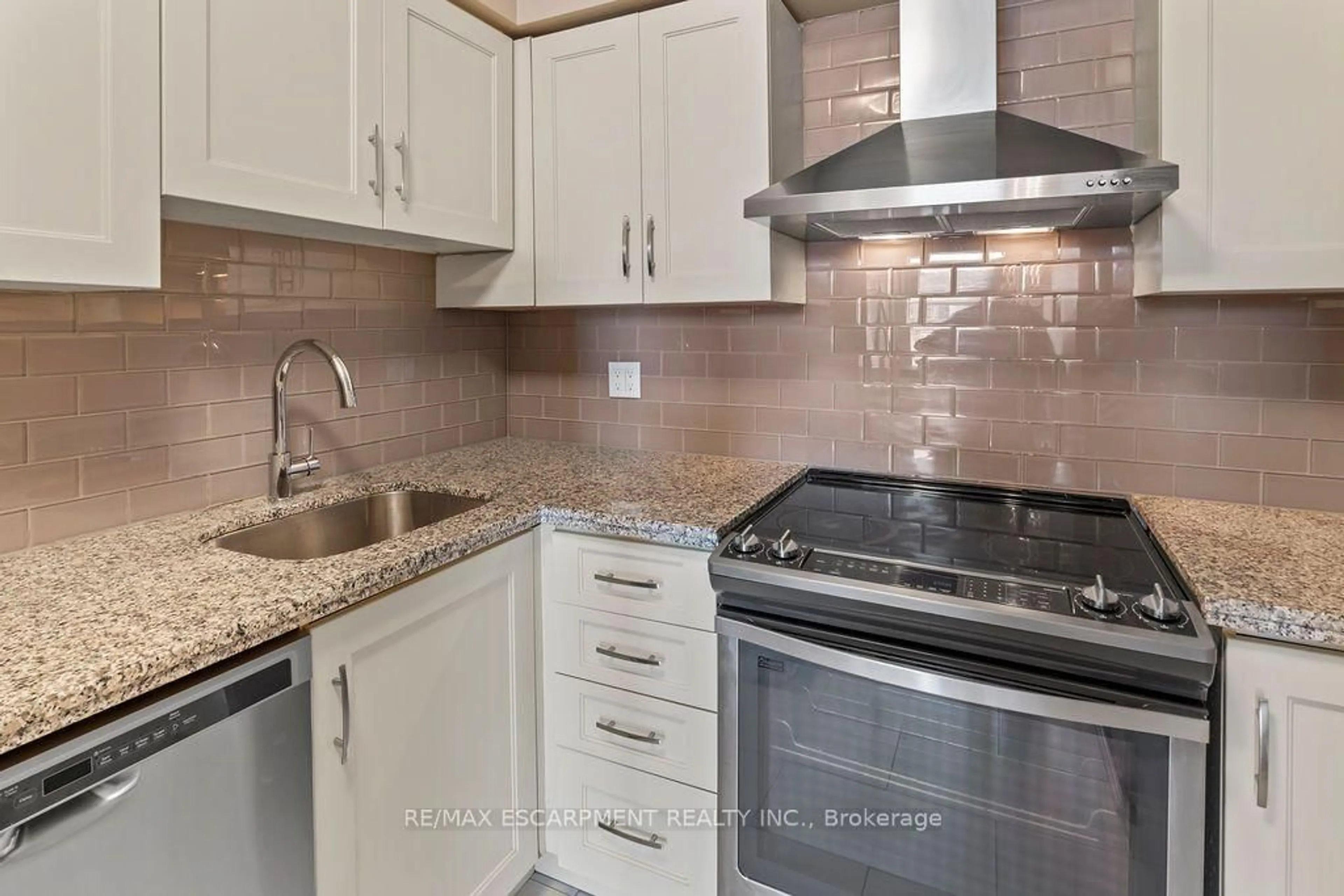Standard kitchen, ceramic/tile floor for 36 James St #810, Hamilton Ontario L8P 4W4