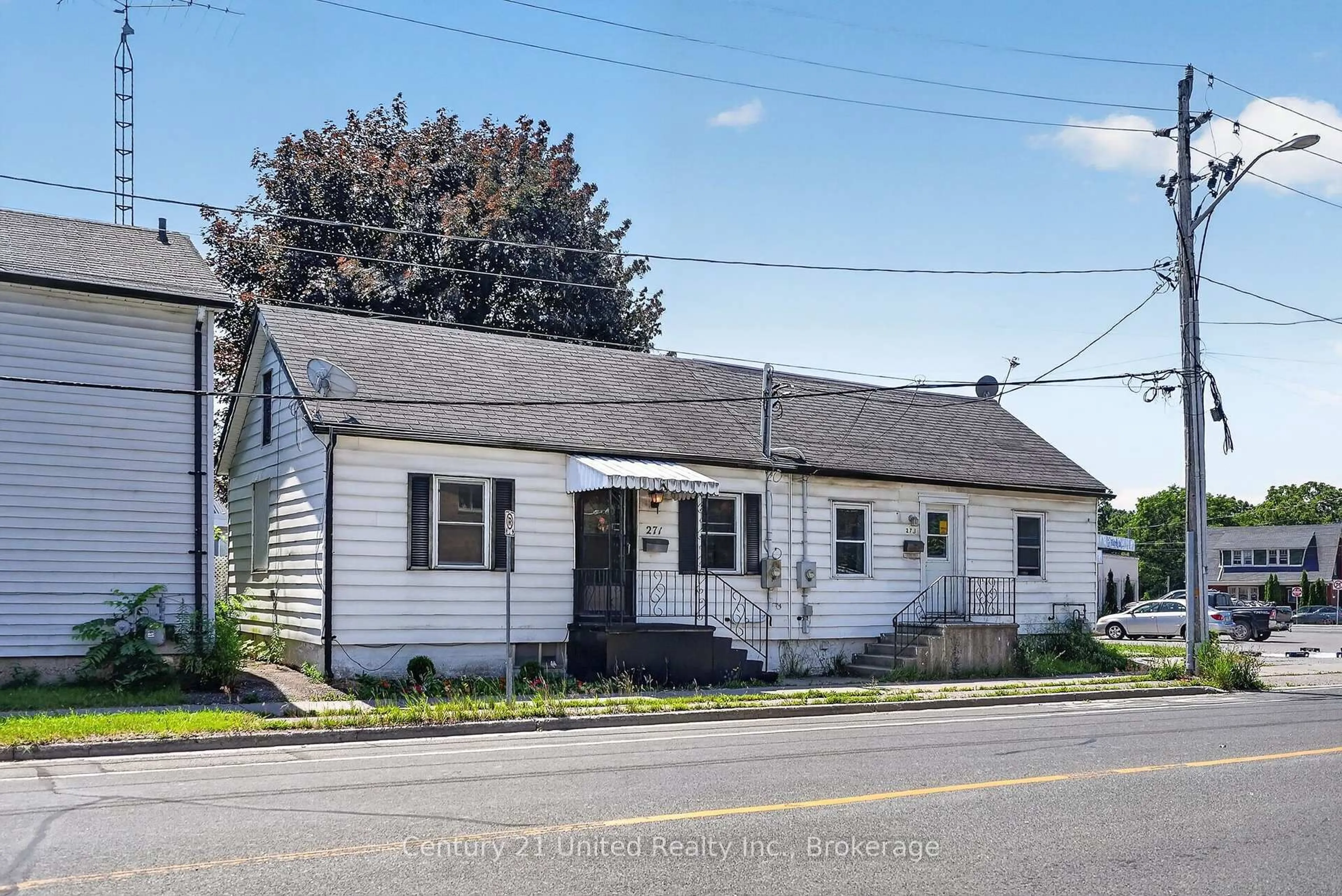 Home with vinyl exterior material, street for 271 University Ave, Cobourg Ontario K9A 2H8
