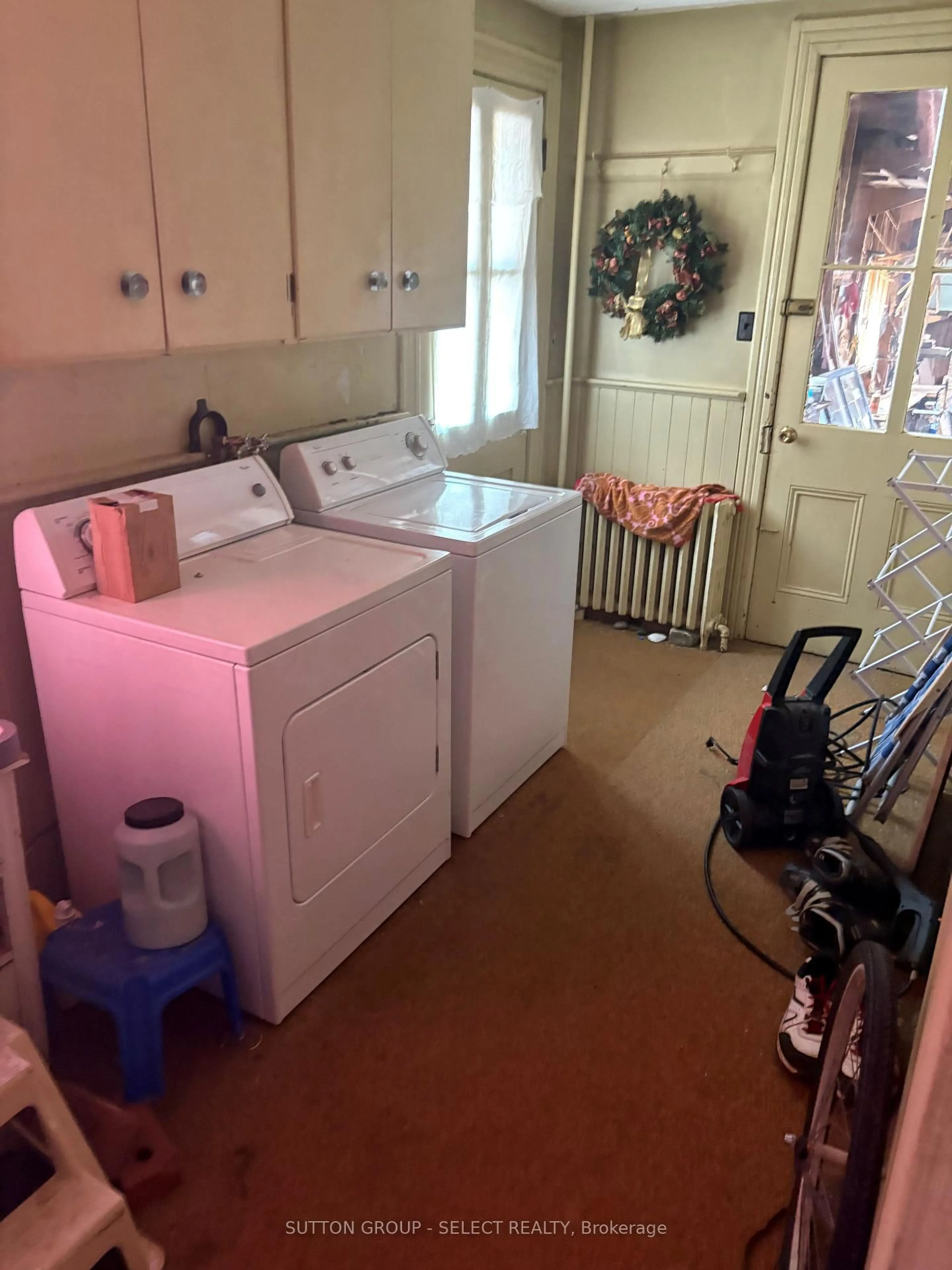 Laundry room for 292 Central Ave, London East Ontario N6B 2C8