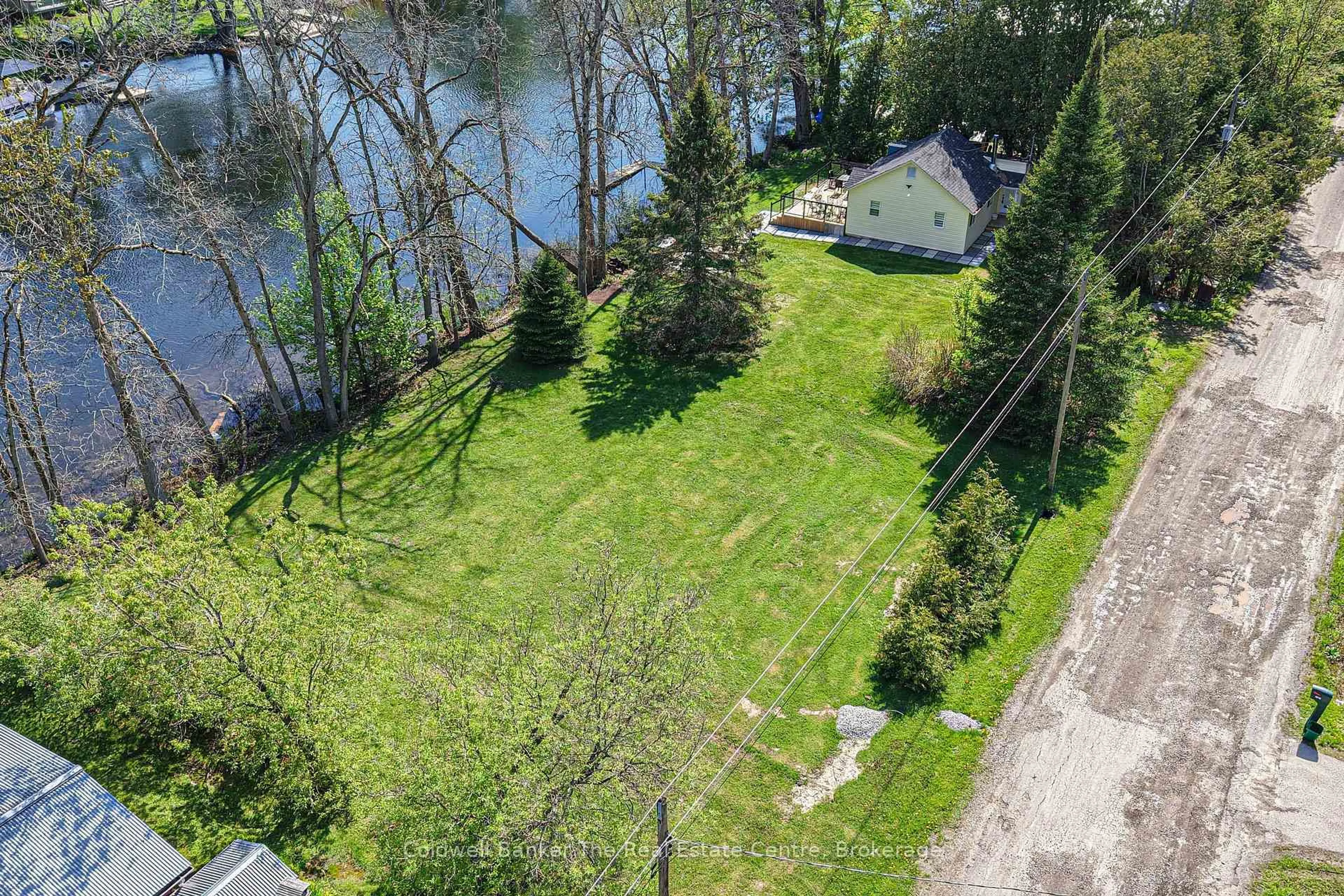 A pic from outside/outdoor area/front of a property/back of a property/a pic from drone, water/lake/river/ocean view for 1079 Severn River Rd, Gravenhurst Ontario P0E 1N0