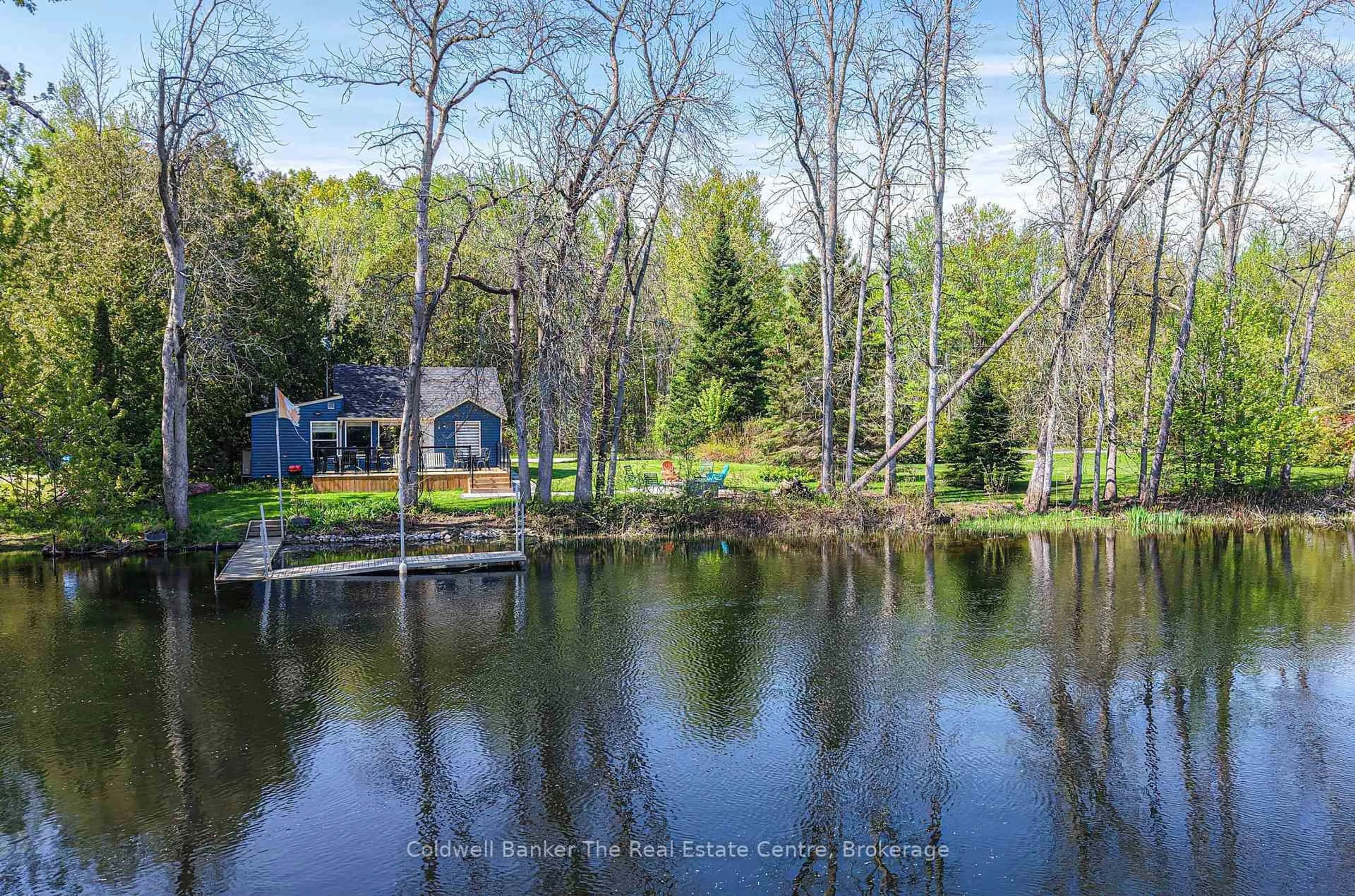 A pic from outside/outdoor area/front of a property/back of a property/a pic from drone, water/lake/river/ocean view for 1079 Severn River Rd, Gravenhurst Ontario P0E 1N0