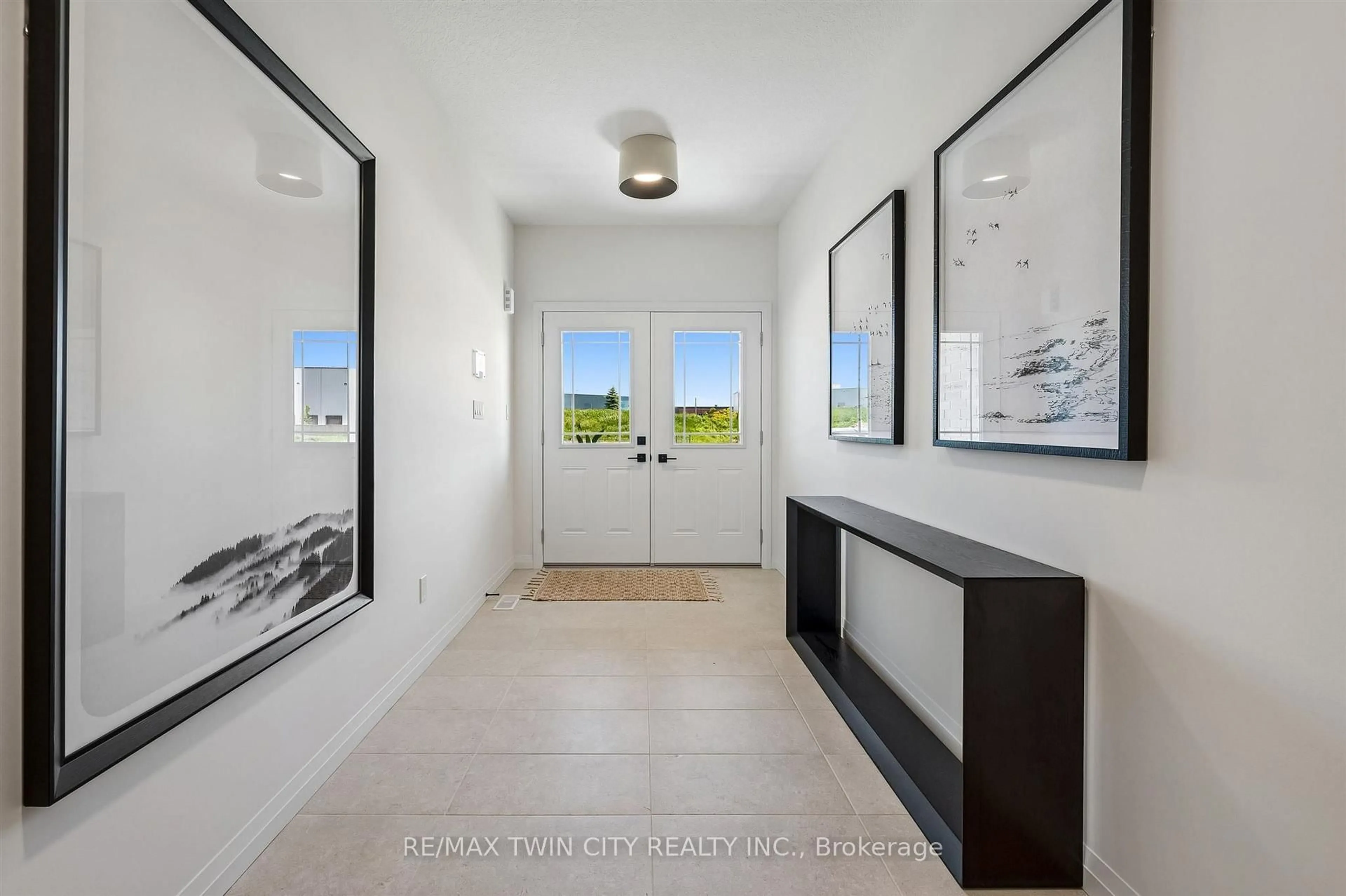 Indoor entryway for 1681 Dunkirk Ave, Woodstock Ontario N4T 0L7