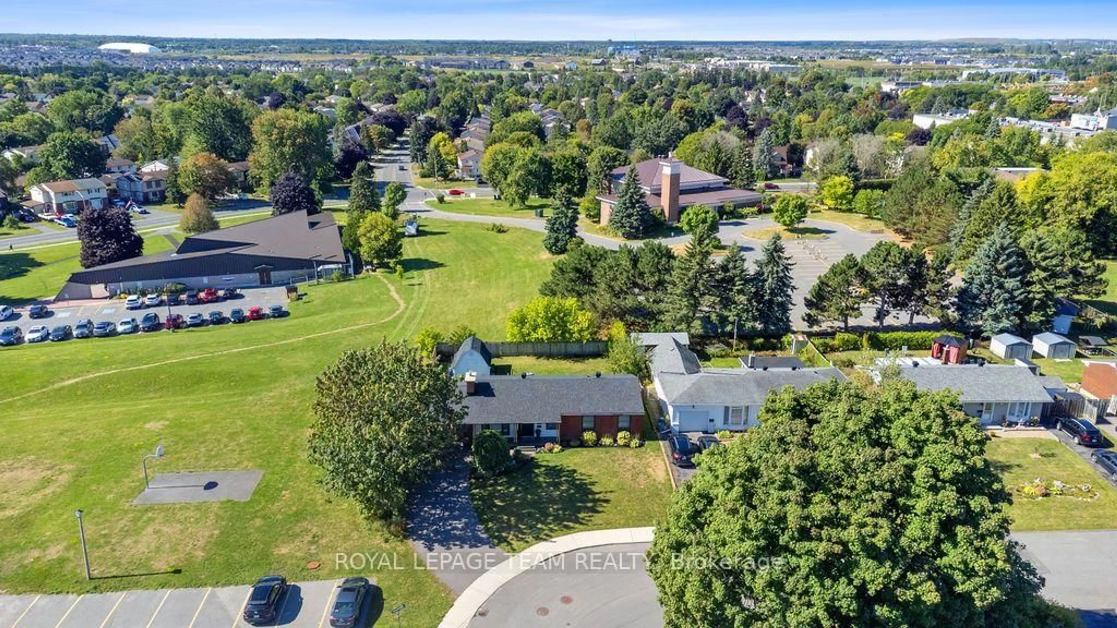 A pic from outside/outdoor area/front of a property/back of a property/a pic from drone, unknown for 194 Morrena Rd, Kanata Ontario K2L 1E1