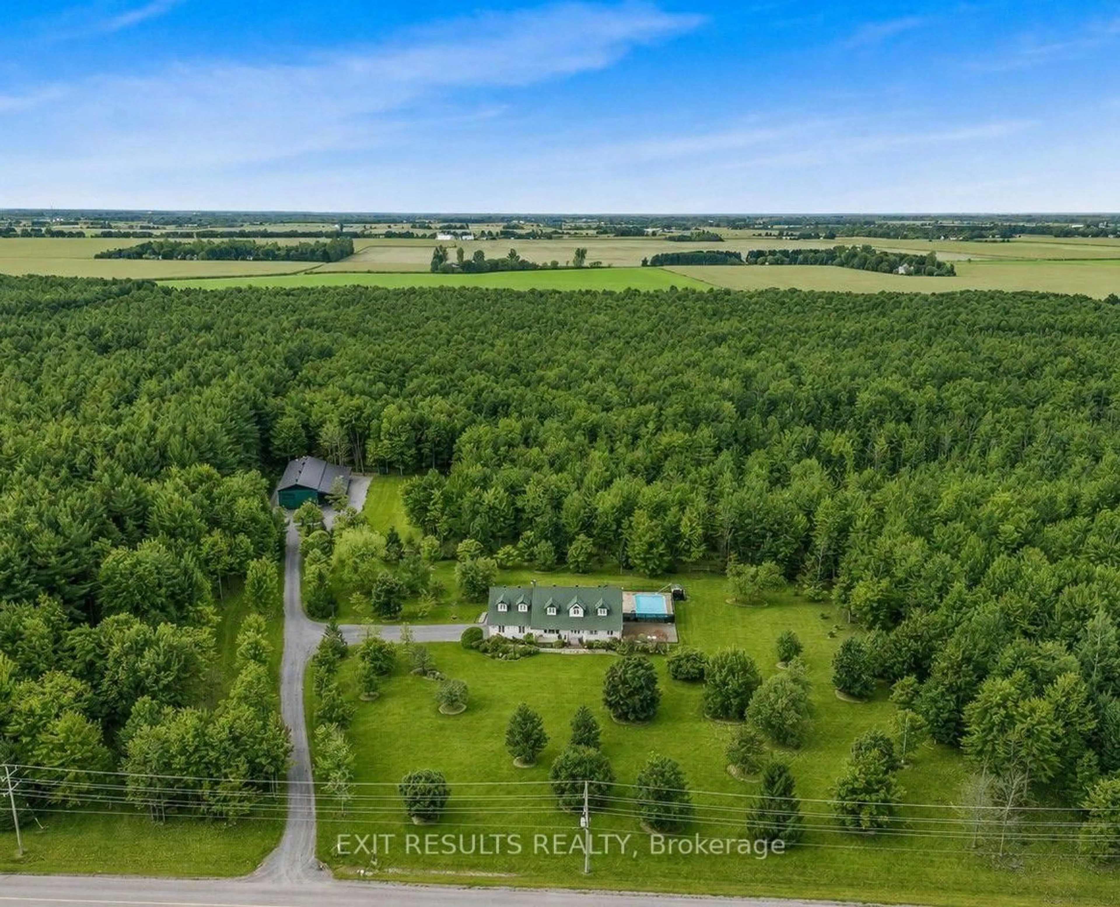 A pic from outside/outdoor area/front of a property/back of a property/a pic from drone, unknown for 638 St Thomas Rd, Russell Ontario K0A 1W0