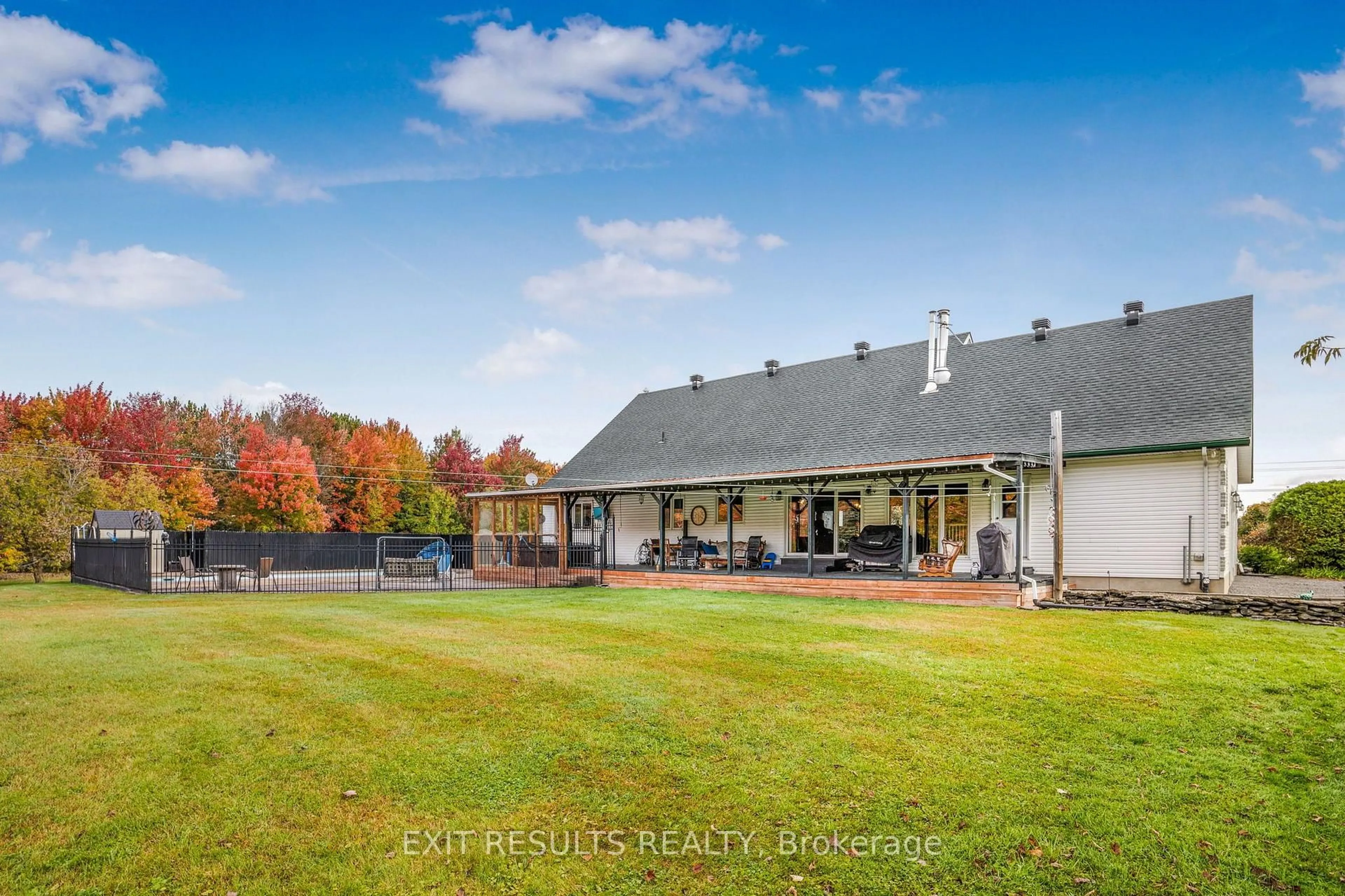 Patio, unknown for 638 St Thomas Rd, Russell Ontario K0A 1W0