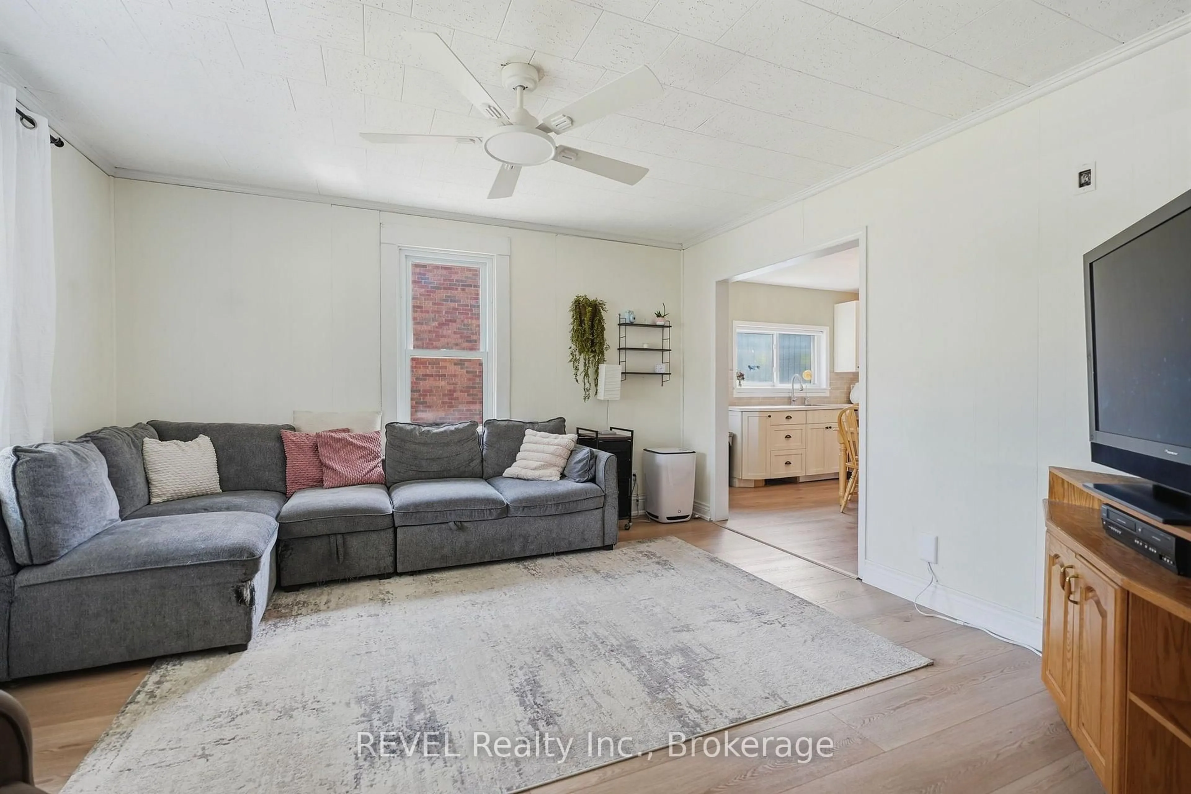 Living room with furniture, unknown for 41 Cross St, Port Colborne Ontario L3K 1K8