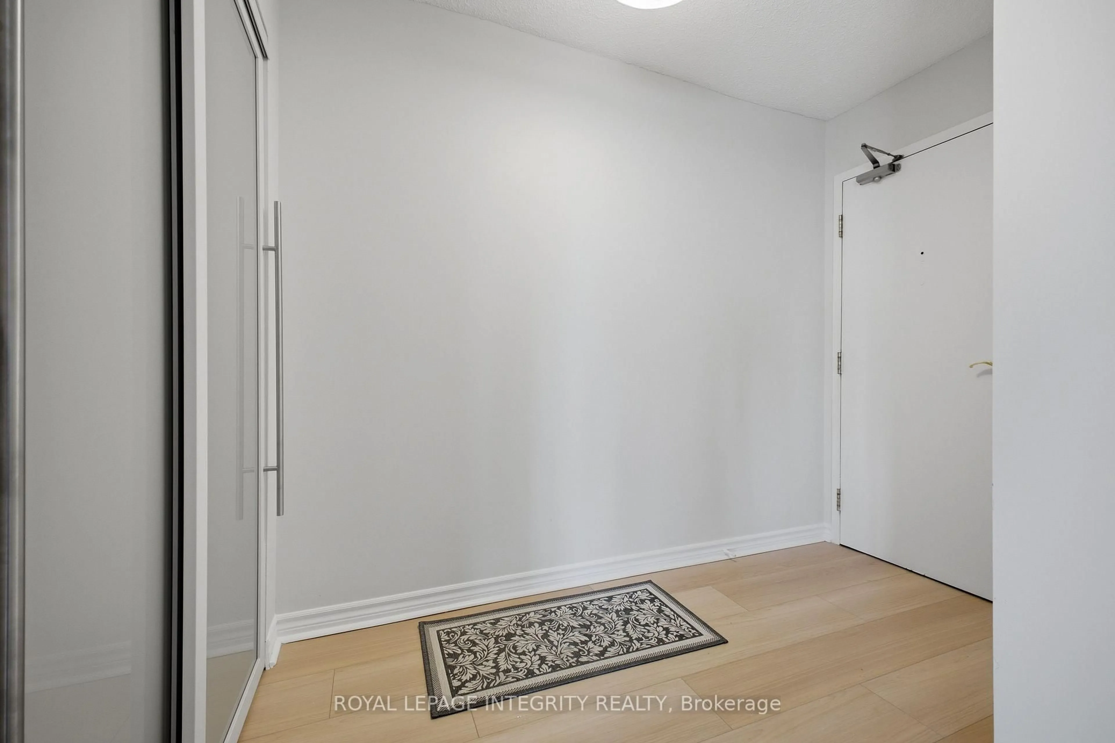 A pic of a room for 545 St Laurent Blvd #1207, Ottawa Ontario K1K 4H9